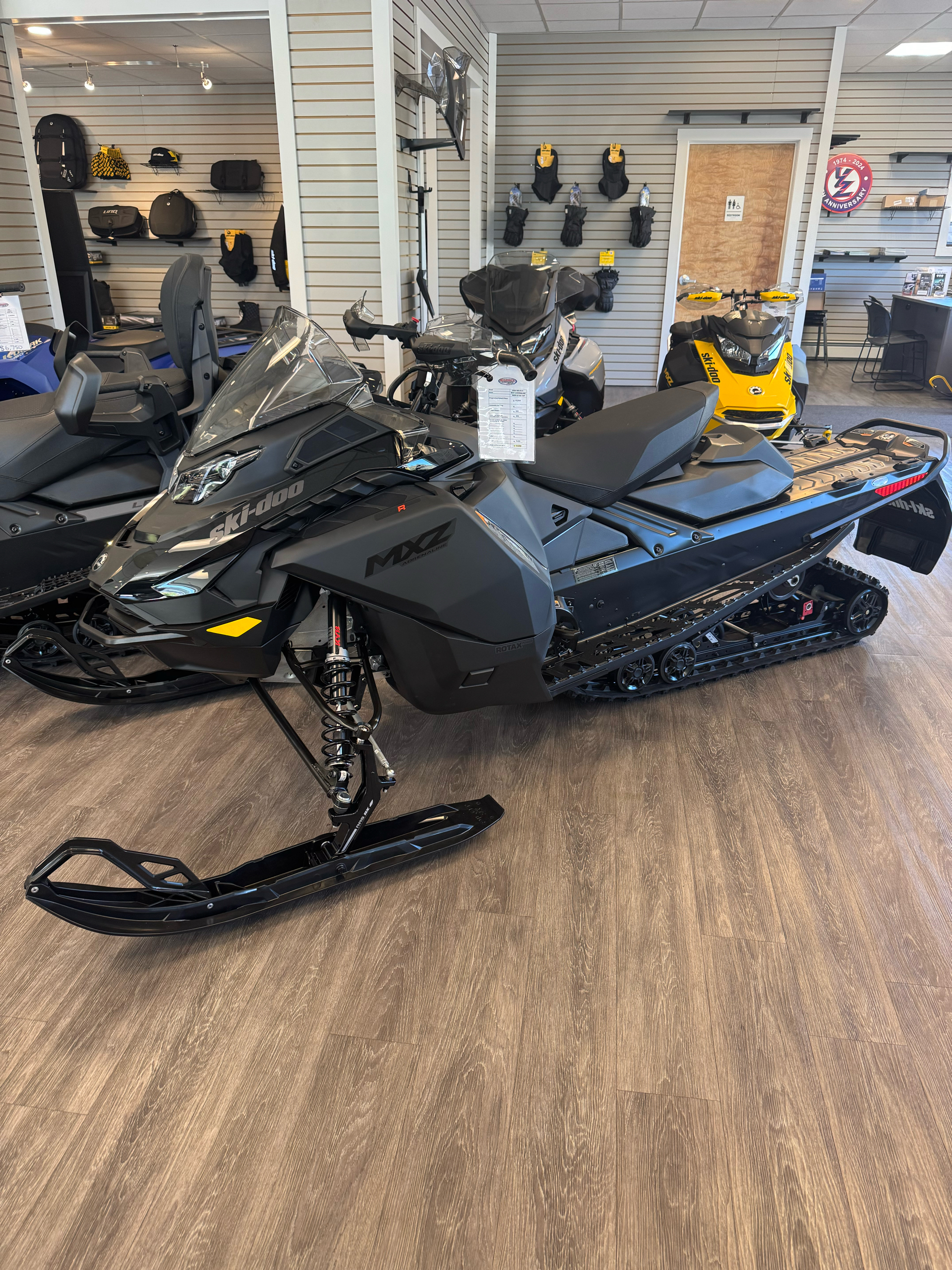 New 2026 Ski-Doo MXZ Adrenaline 137 600R E-TEC ES Ripsaw 1.25, North ...