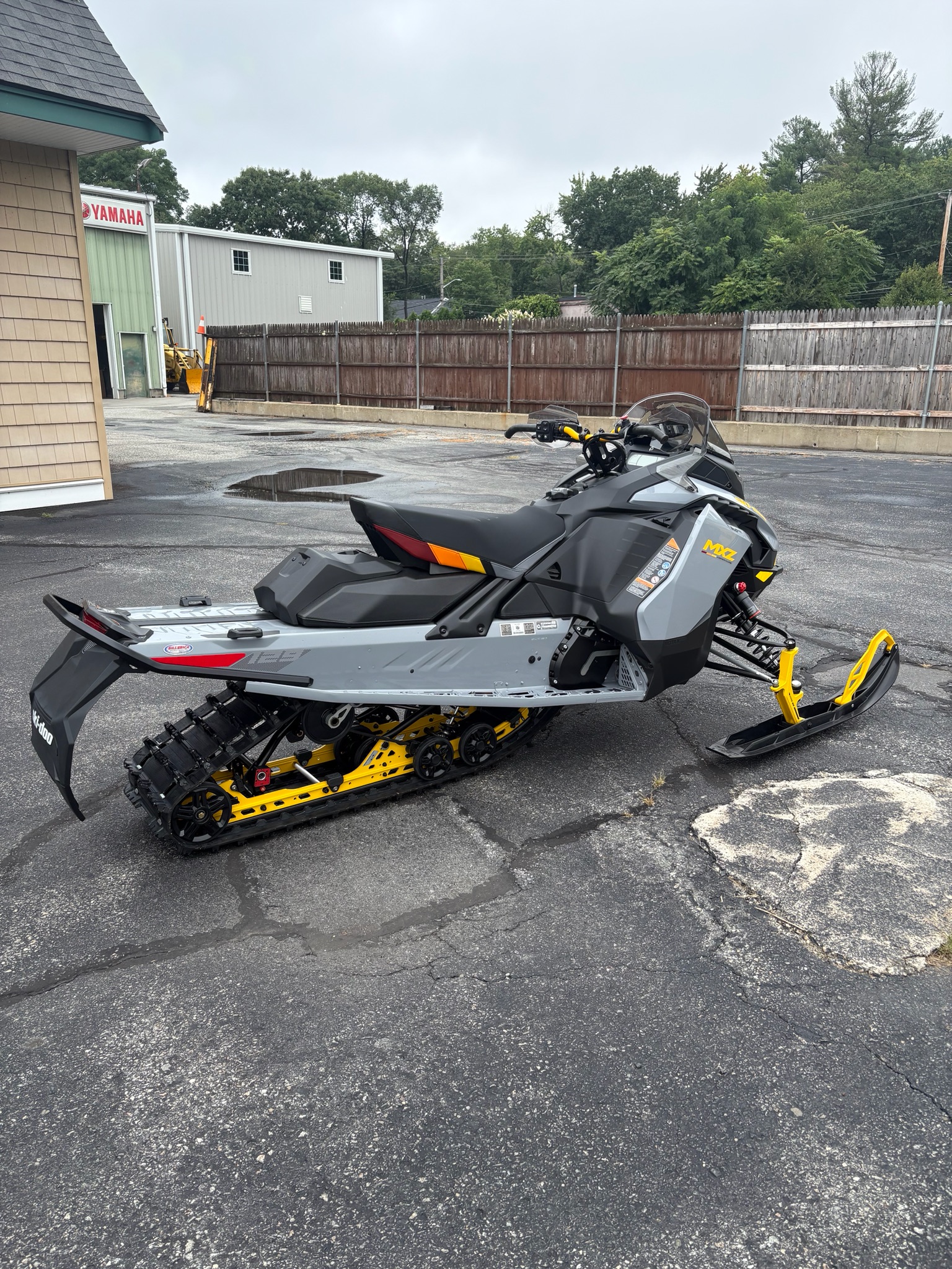 2026 Ski-Doo MXZ Adrenaline w/ Blizzard Package 129 850 E-TEC E 5