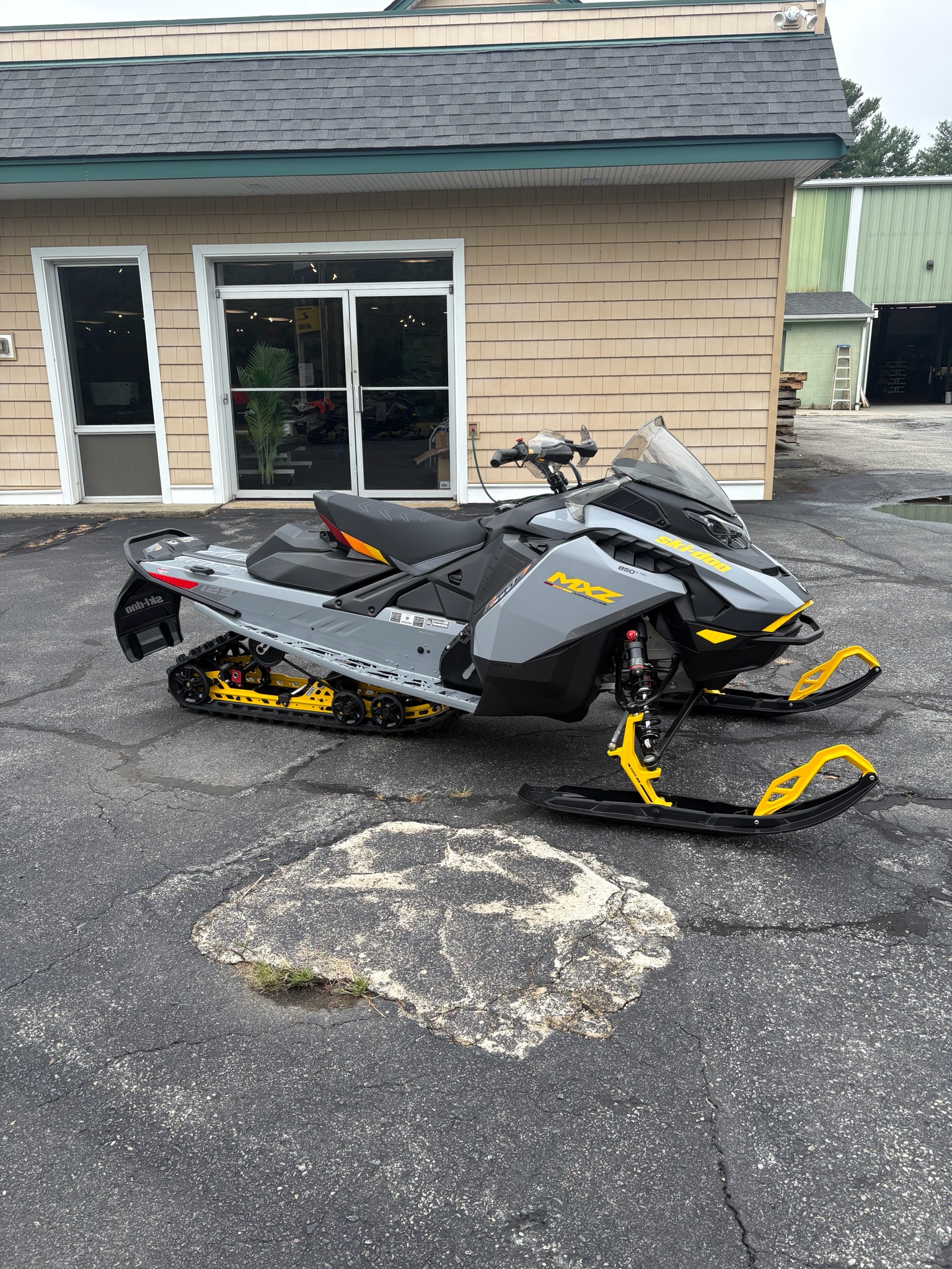 2026 Ski-Doo MXZ Adrenaline w/ Blizzard Package 129 850 E-TEC E 6