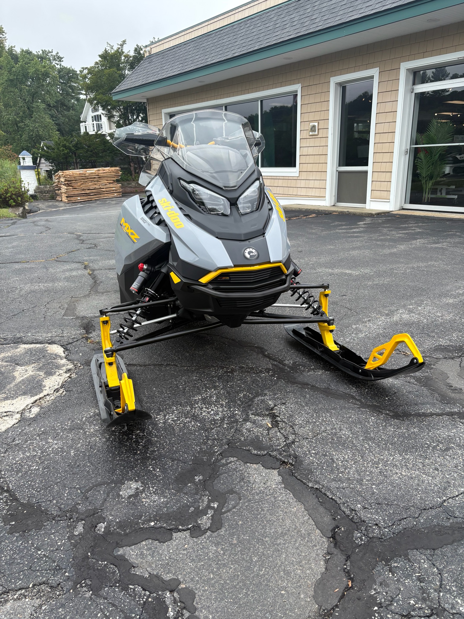 2026 Ski-Doo MXZ Adrenaline w/ Blizzard Package 129 850 E-TEC E 7