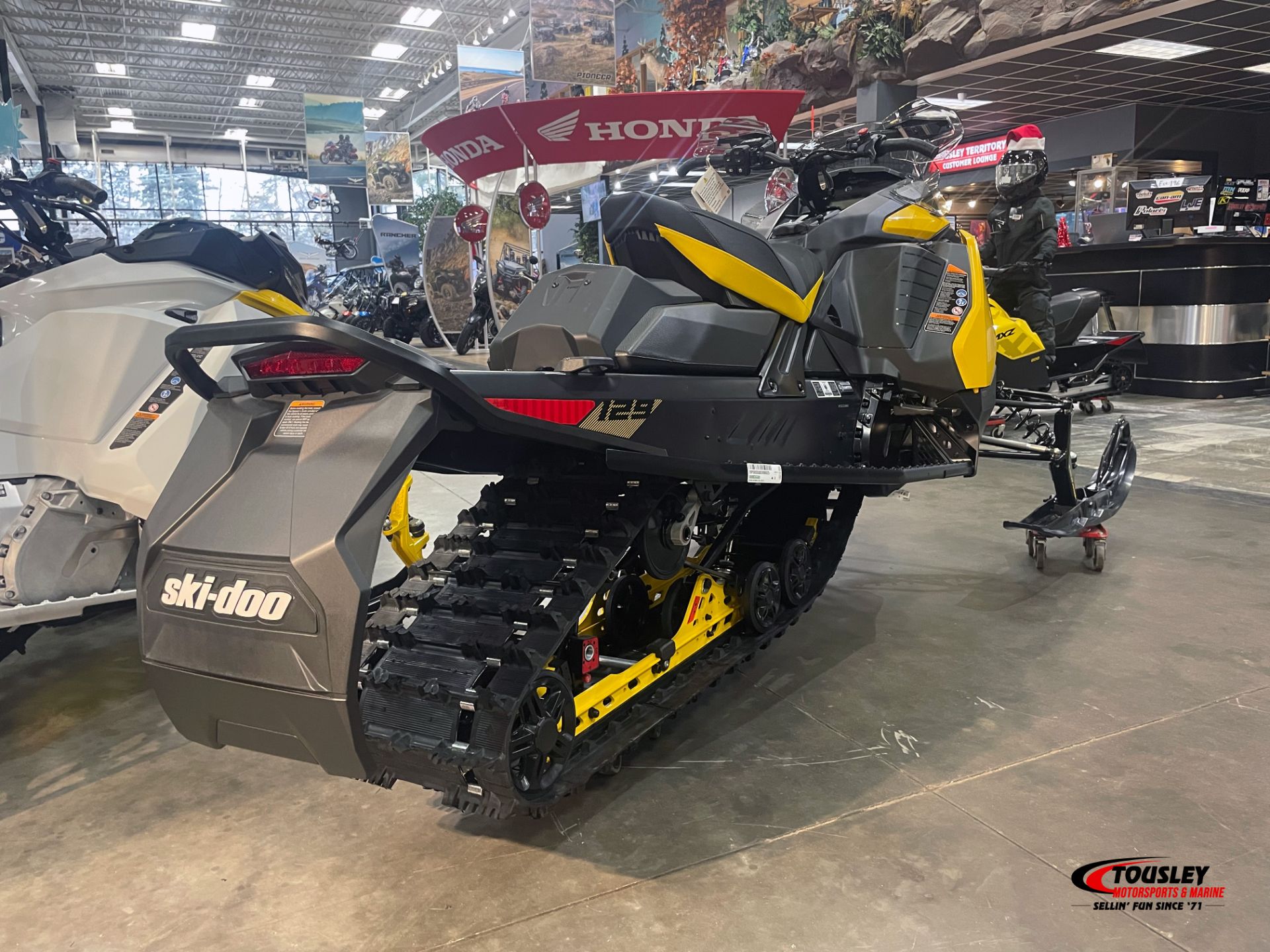 2025 Ski-Doo MXZ Adrenaline 129 600R E-TEC ES Ripsaw 1.25 2