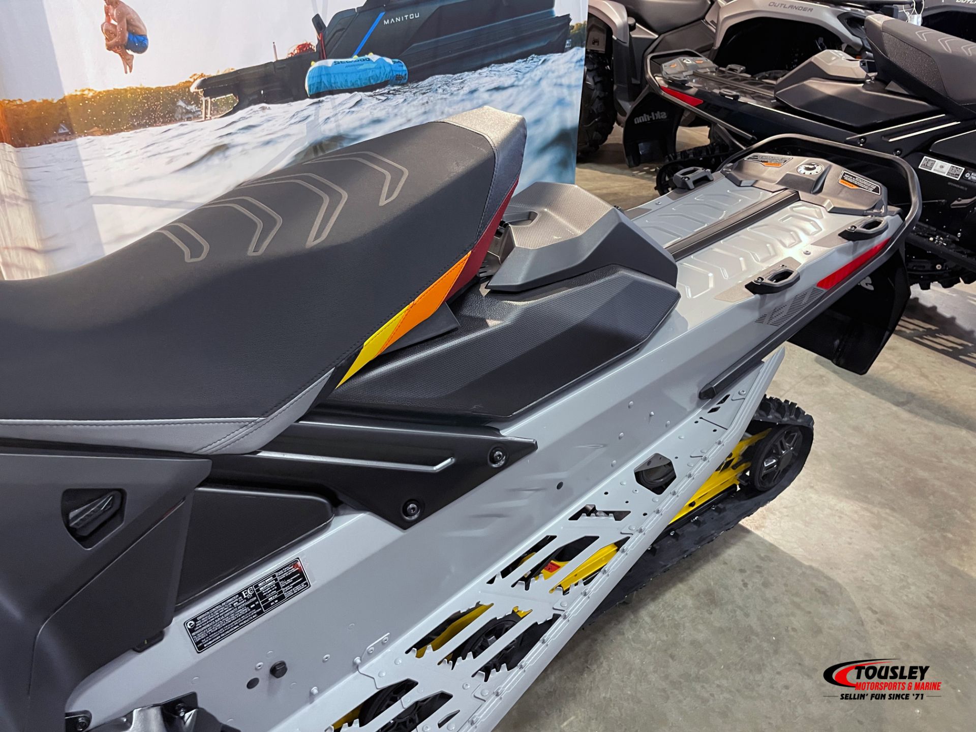 New 2025 Ski-Doo MXZ Adrenaline w/ Blizzard Package 137 850 E-TEC