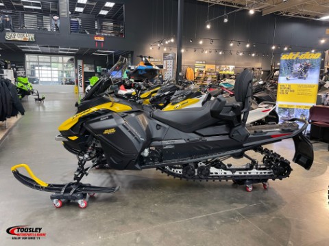 2027 Ski-Doo Grand Touring Sport 900 ACE ES Silent Ripsaw