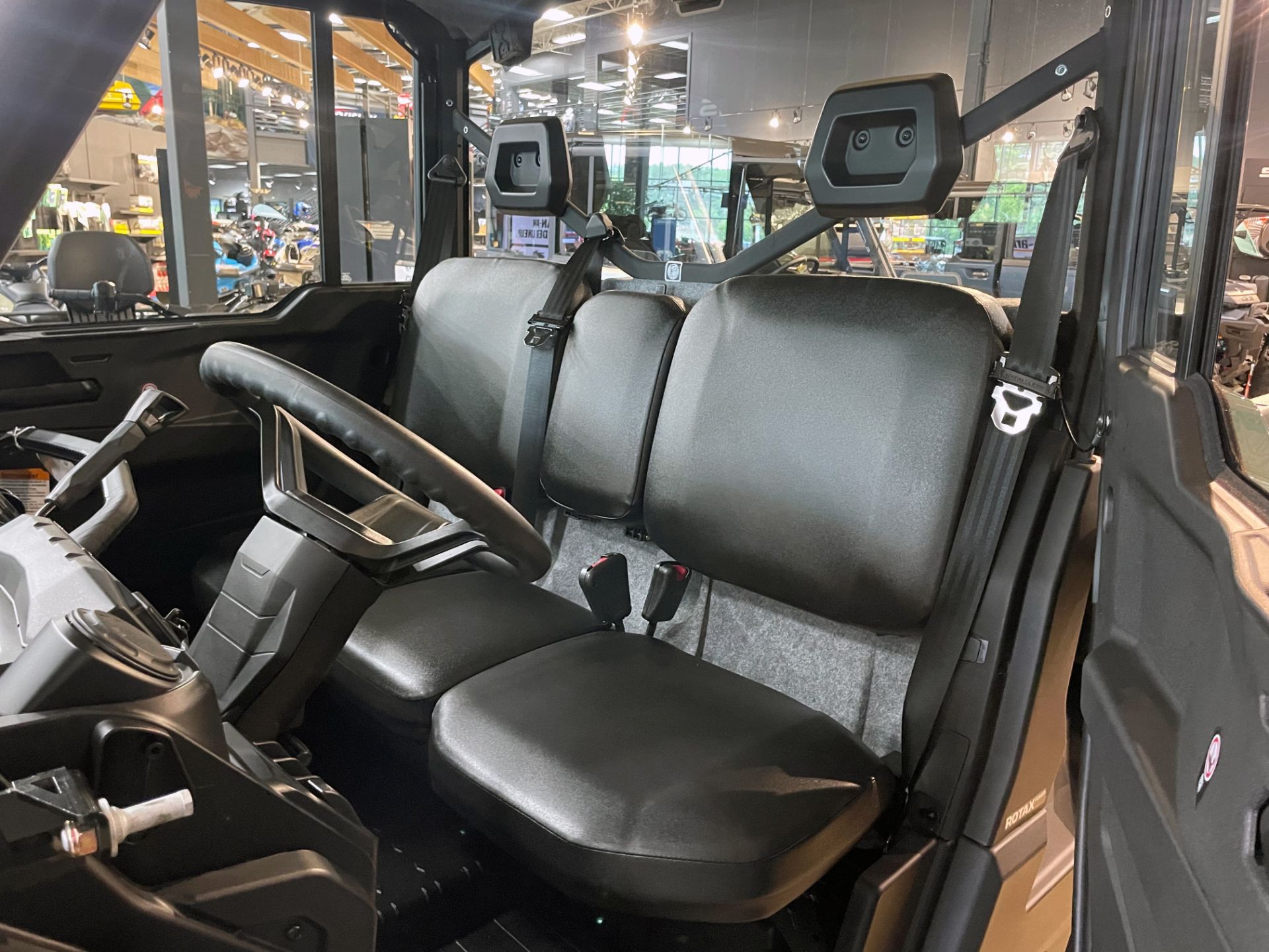 2026 Can-Am™ Defender DPS CAB HD10 7