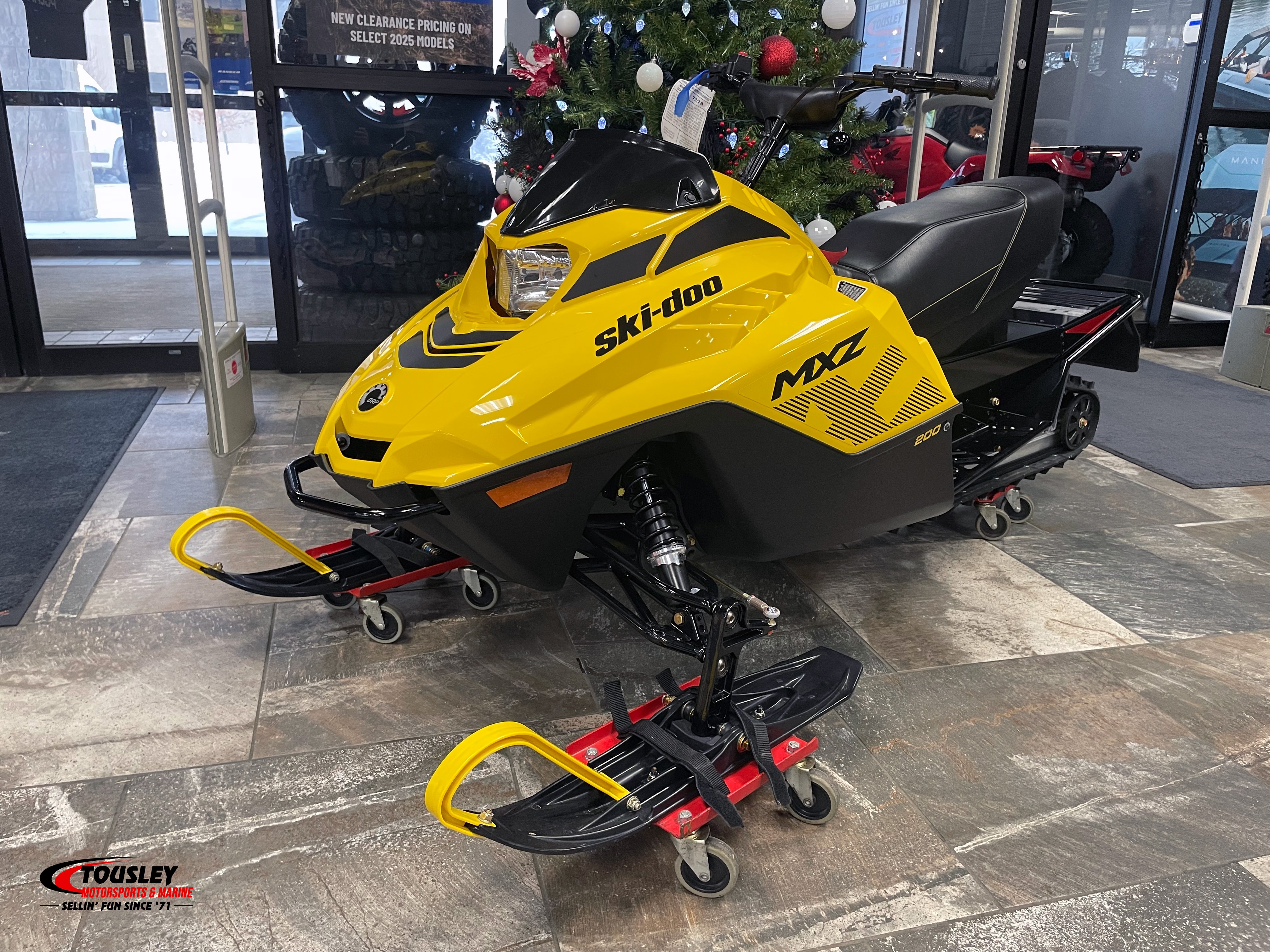 2027 Ski-Doo MXZ 200 ES Cobra 1.0 4