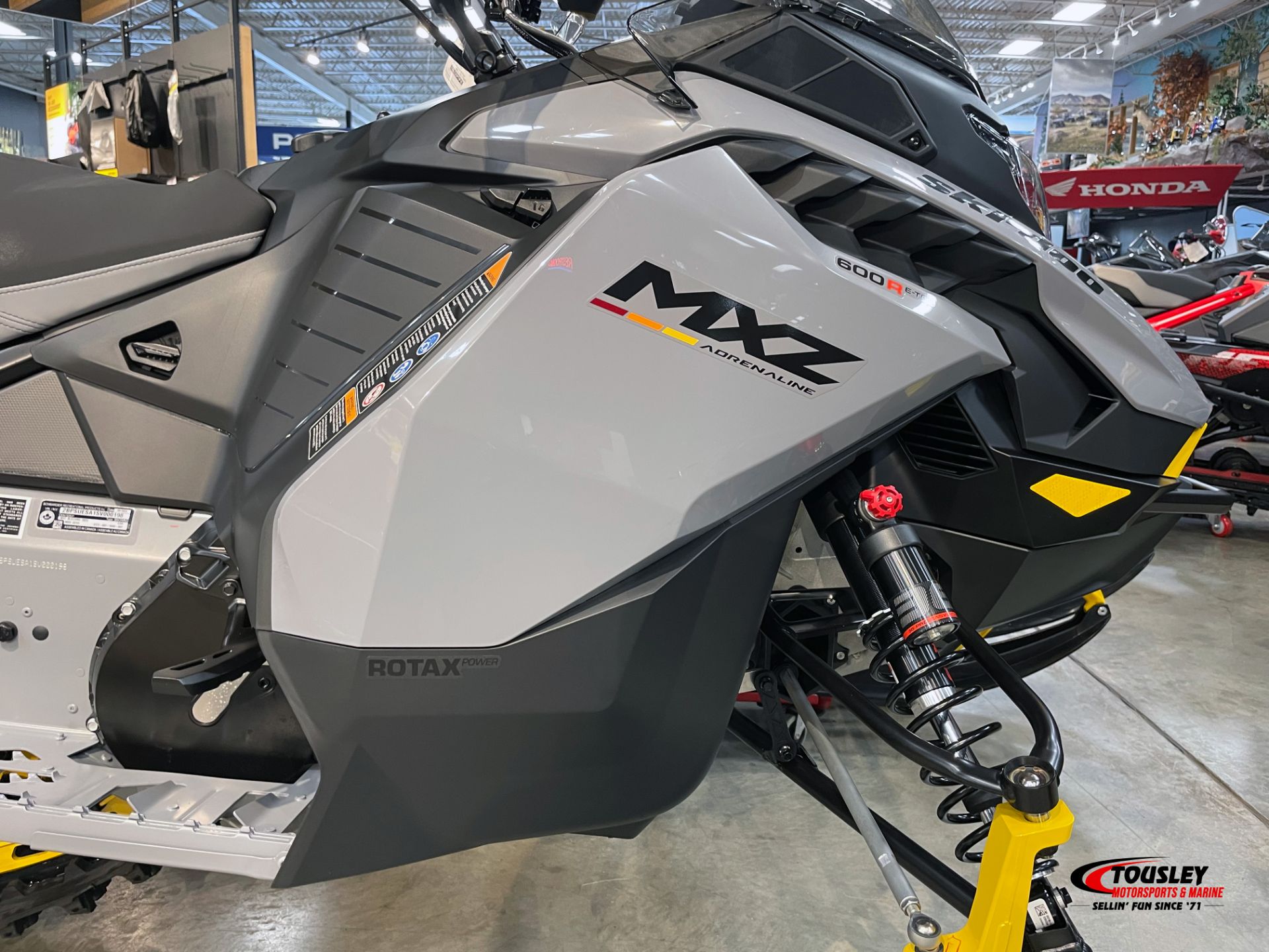 New 2025 Ski-Doo MXZ Adrenaline w/ Blizzard Package 137 600R E-TEC