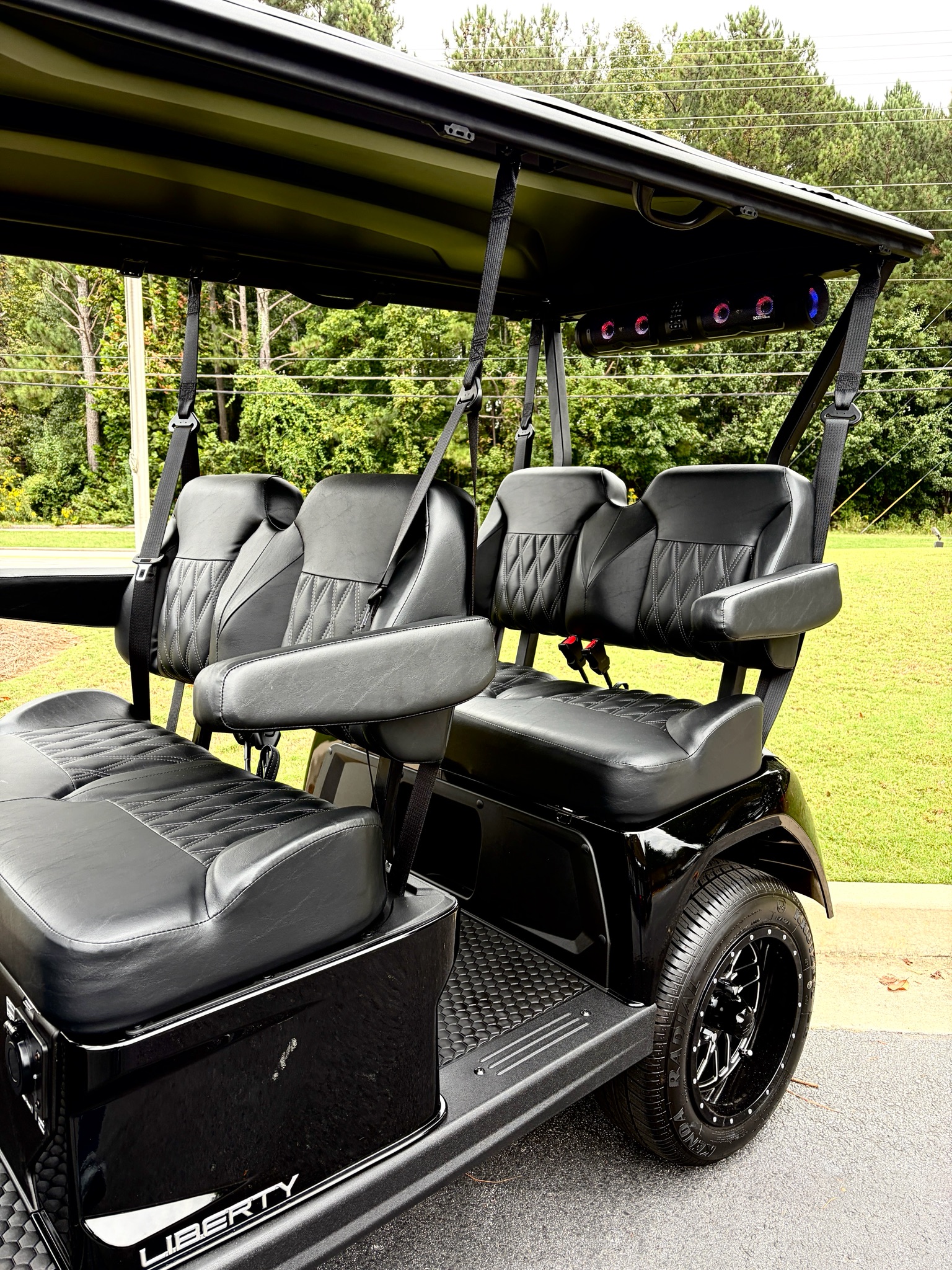 2027 E-Z-GO Liberty 4F XTL ELiTE Lithium Powertrain — photo 2