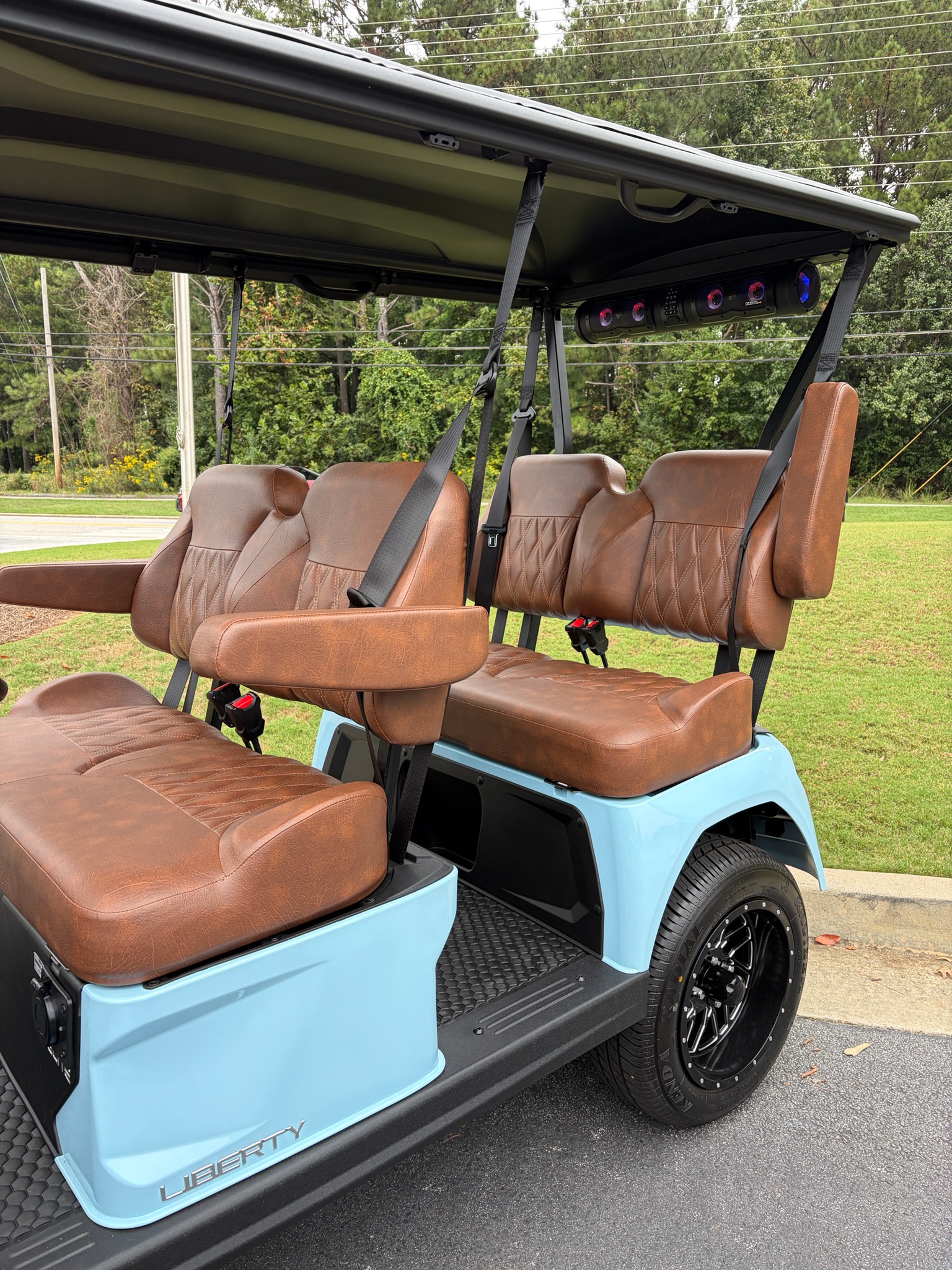 2027 E-Z-GO Liberty 4F XTL ELiTE Lithium Powertrain — photo 2