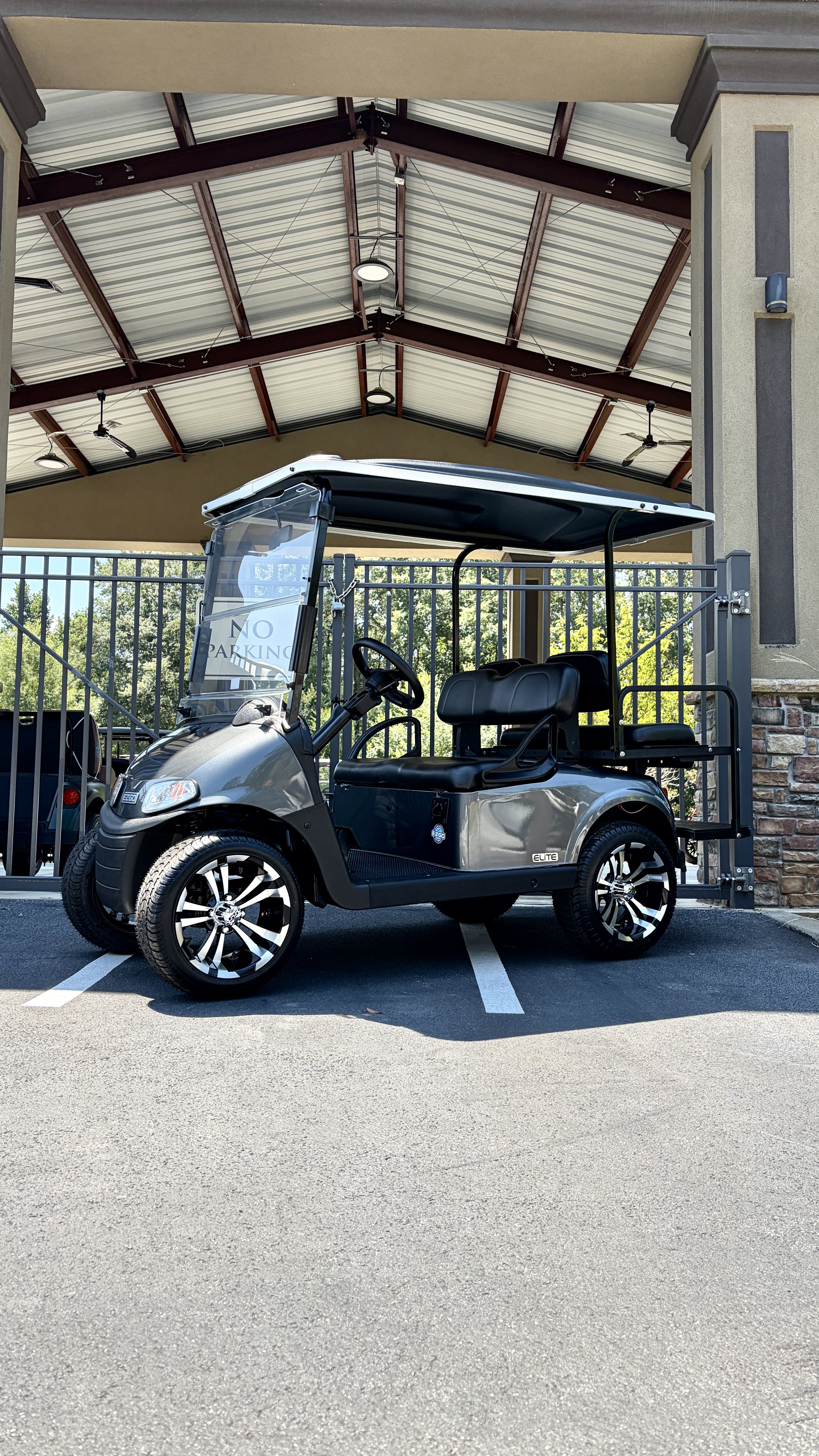 2021 E-Z-GO RXV ADV BATT