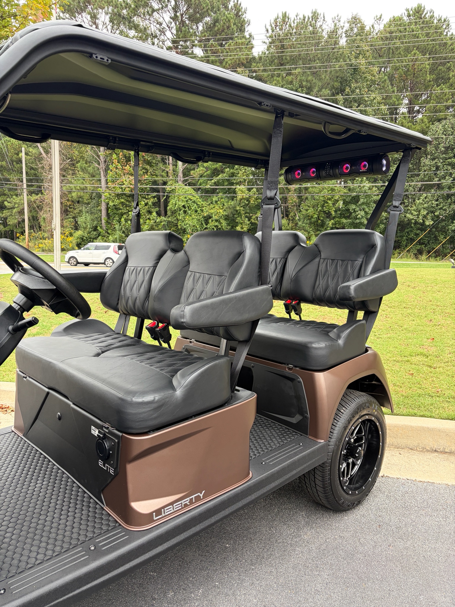2027 E-Z-GO Liberty 4F XTL ELiTE Lithium Powertrain — photo 3