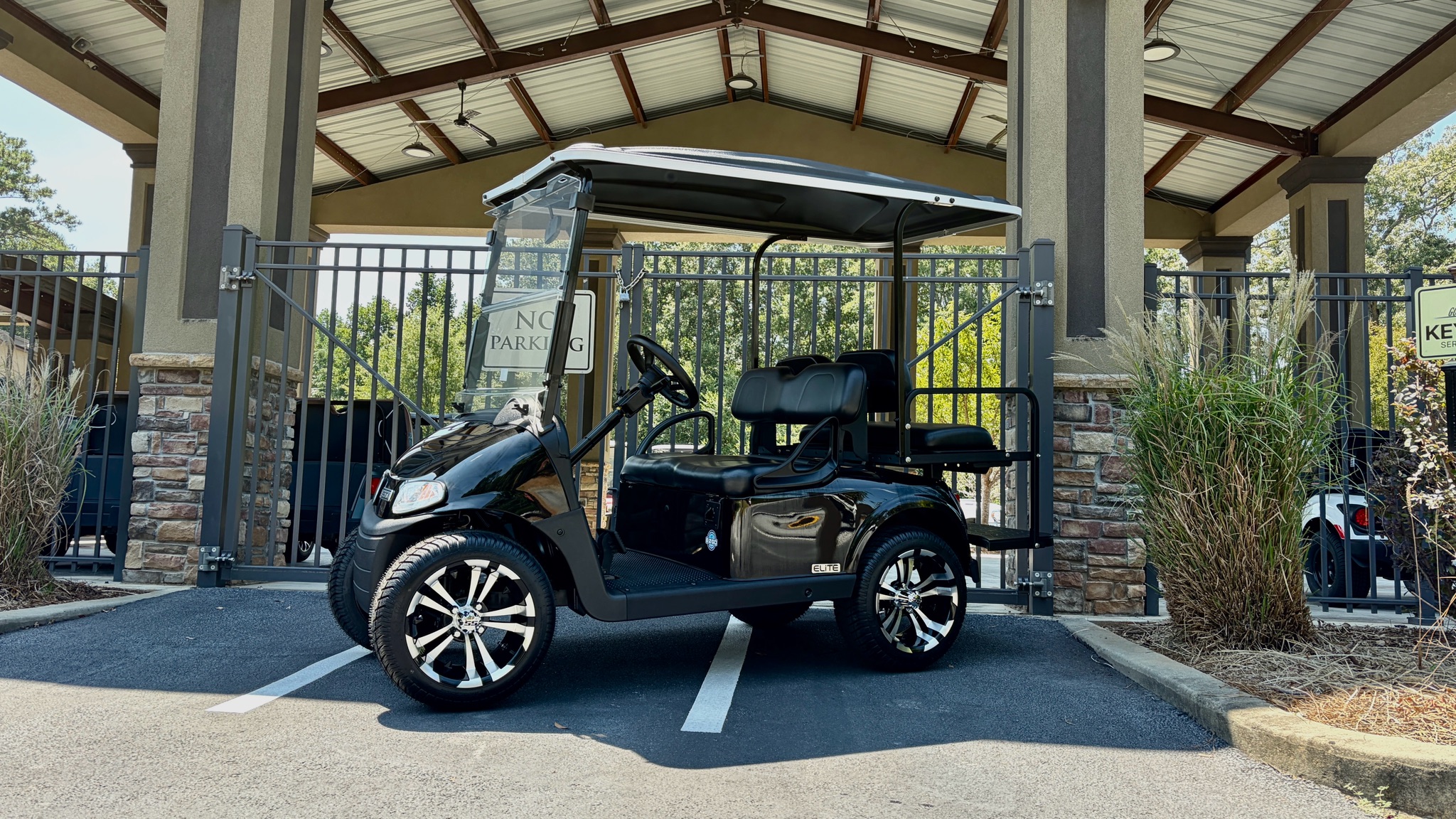 2021 E-Z-GO RXV ADV BATT