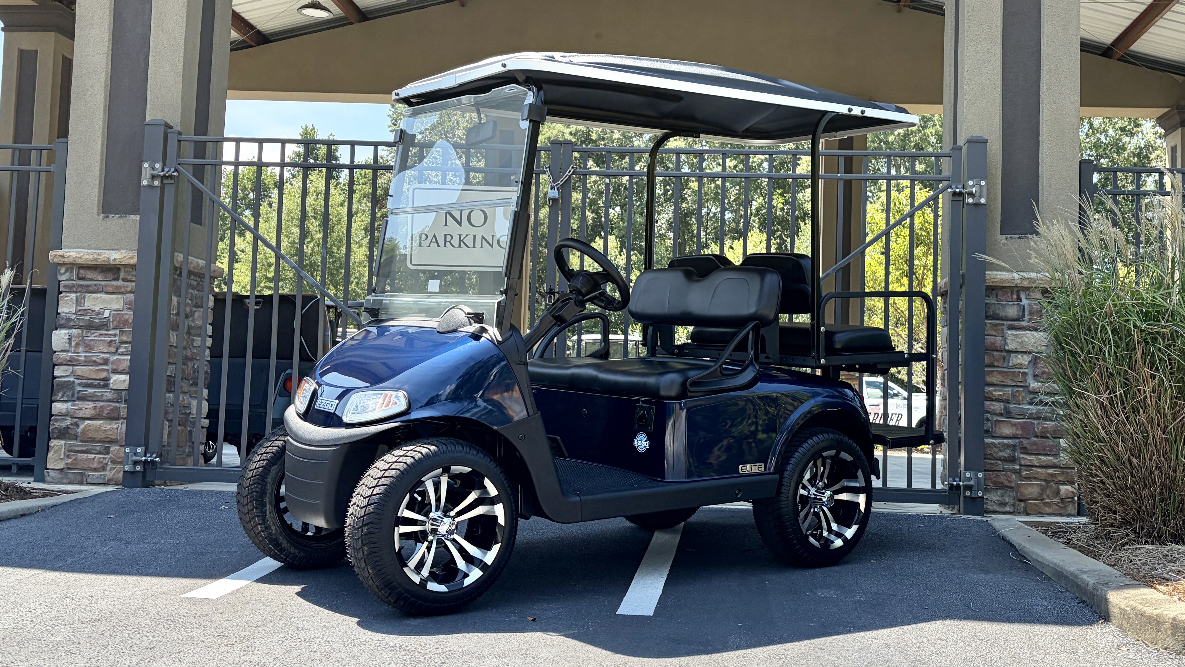2021 E-Z-GO RXV ADV BATT