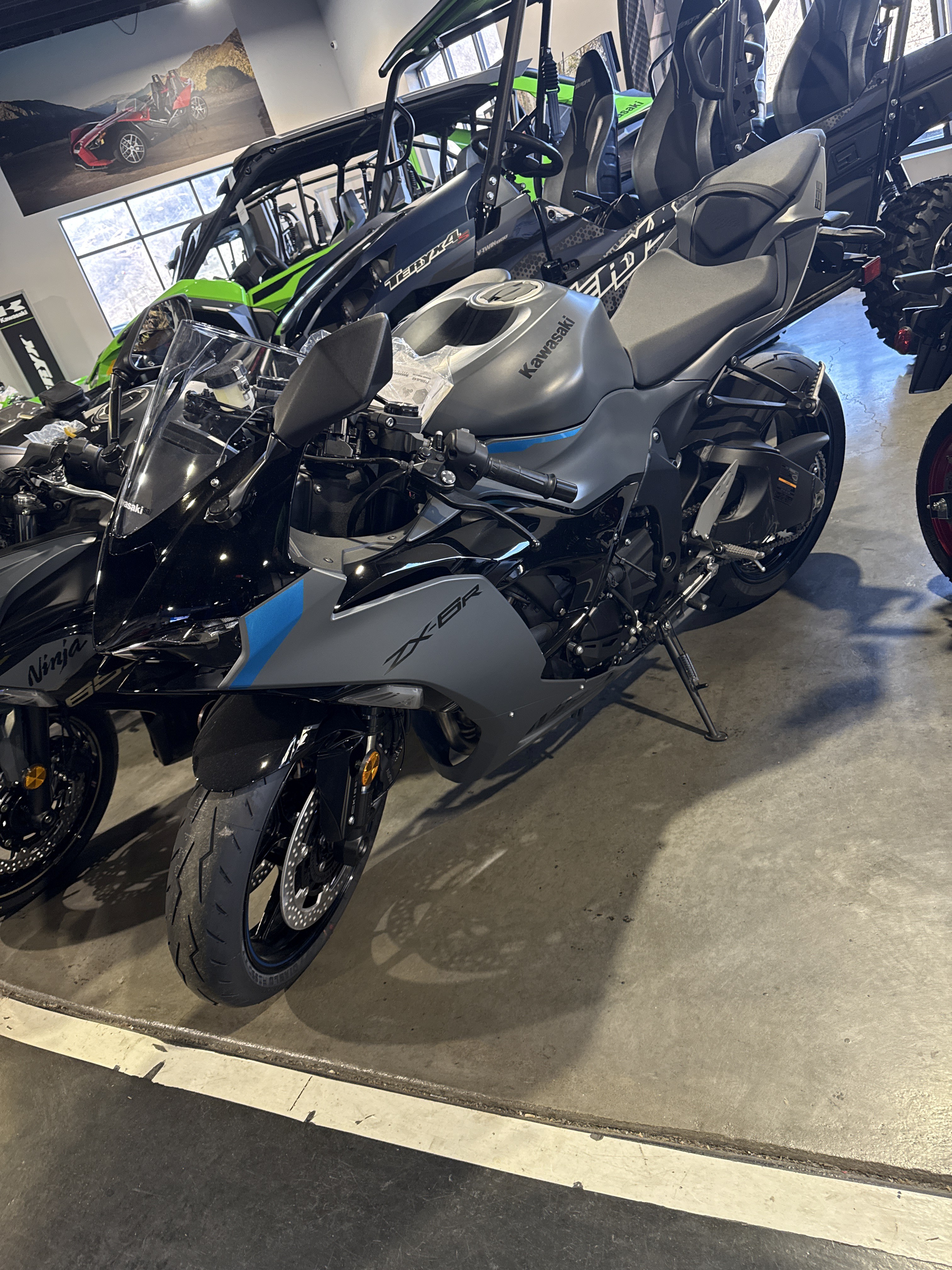 2025 Kawasaki Ninja® ZX-6R ABS 1