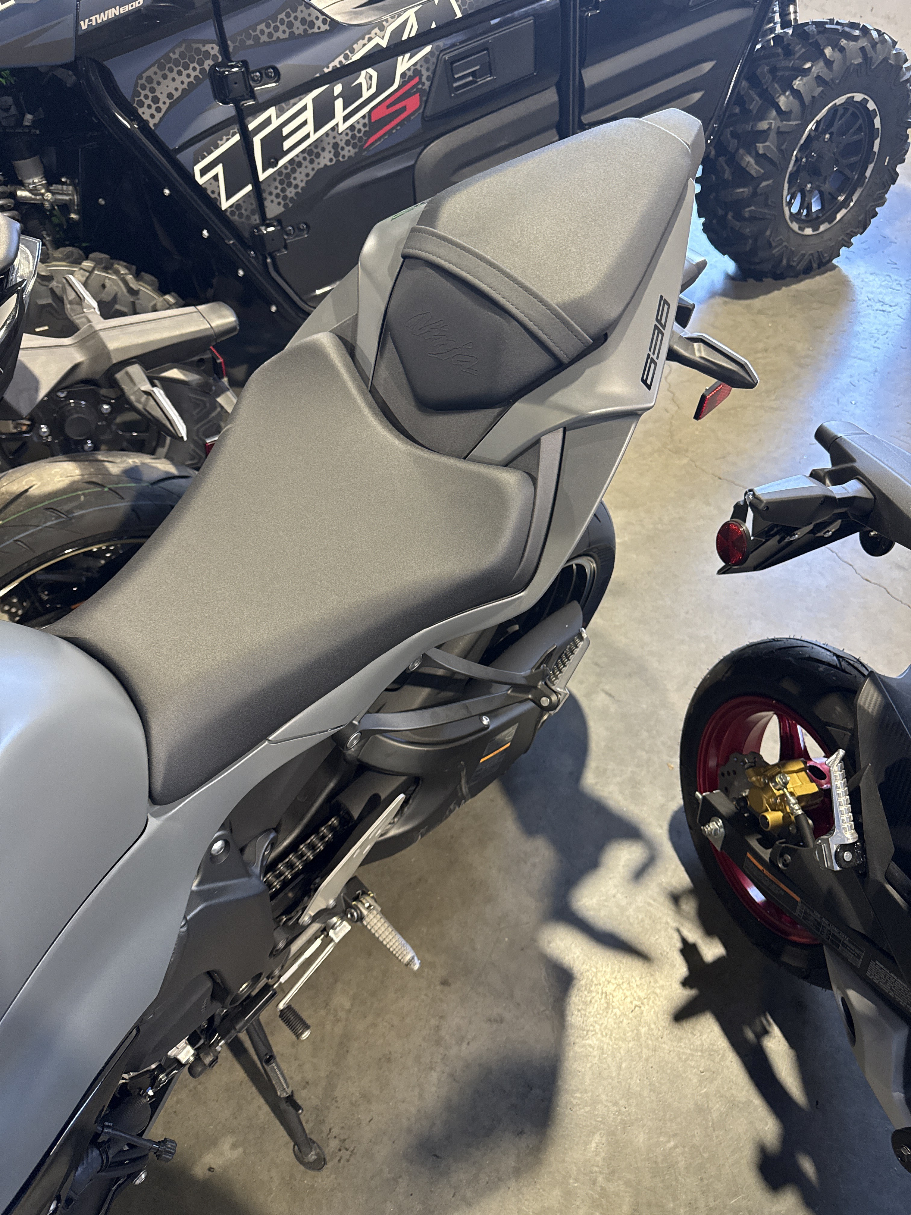 2025 Kawasaki Ninja® ZX-6R ABS 3