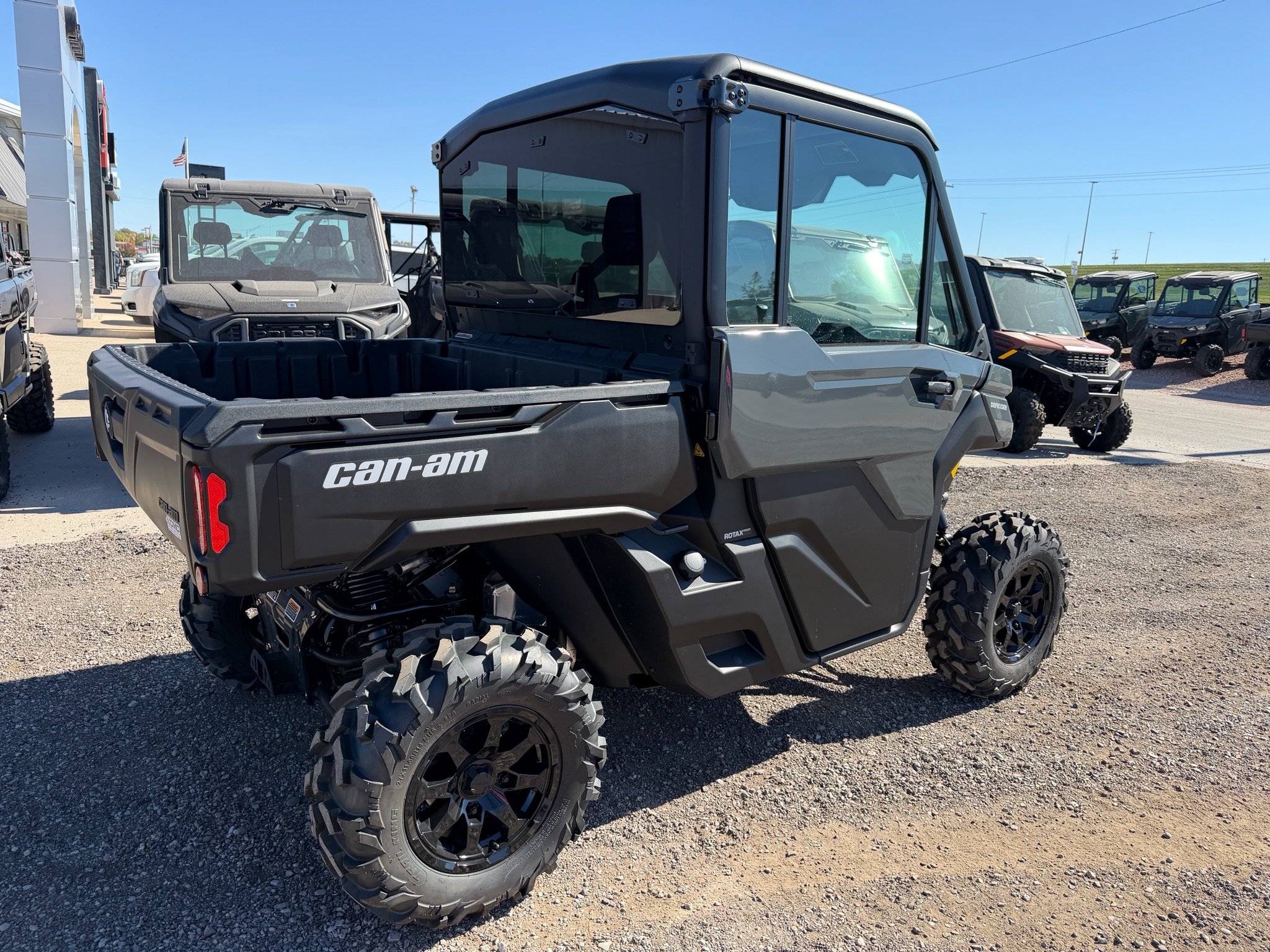 2027 Can-Am™ Defender DPS CAB HD10 4