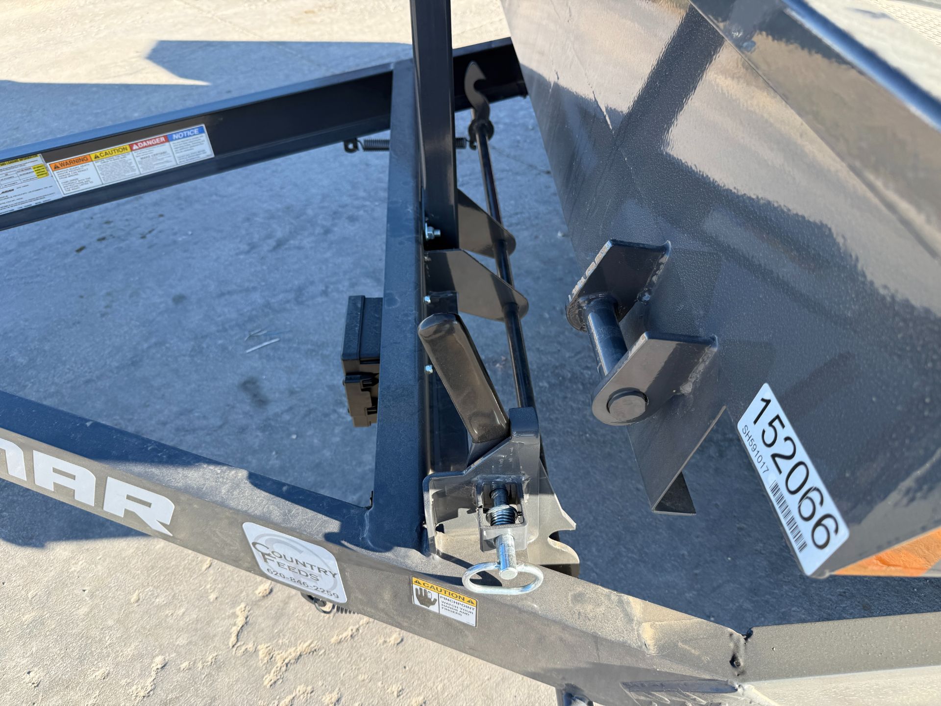 2026 Lamar Scissor Hauler photo 6