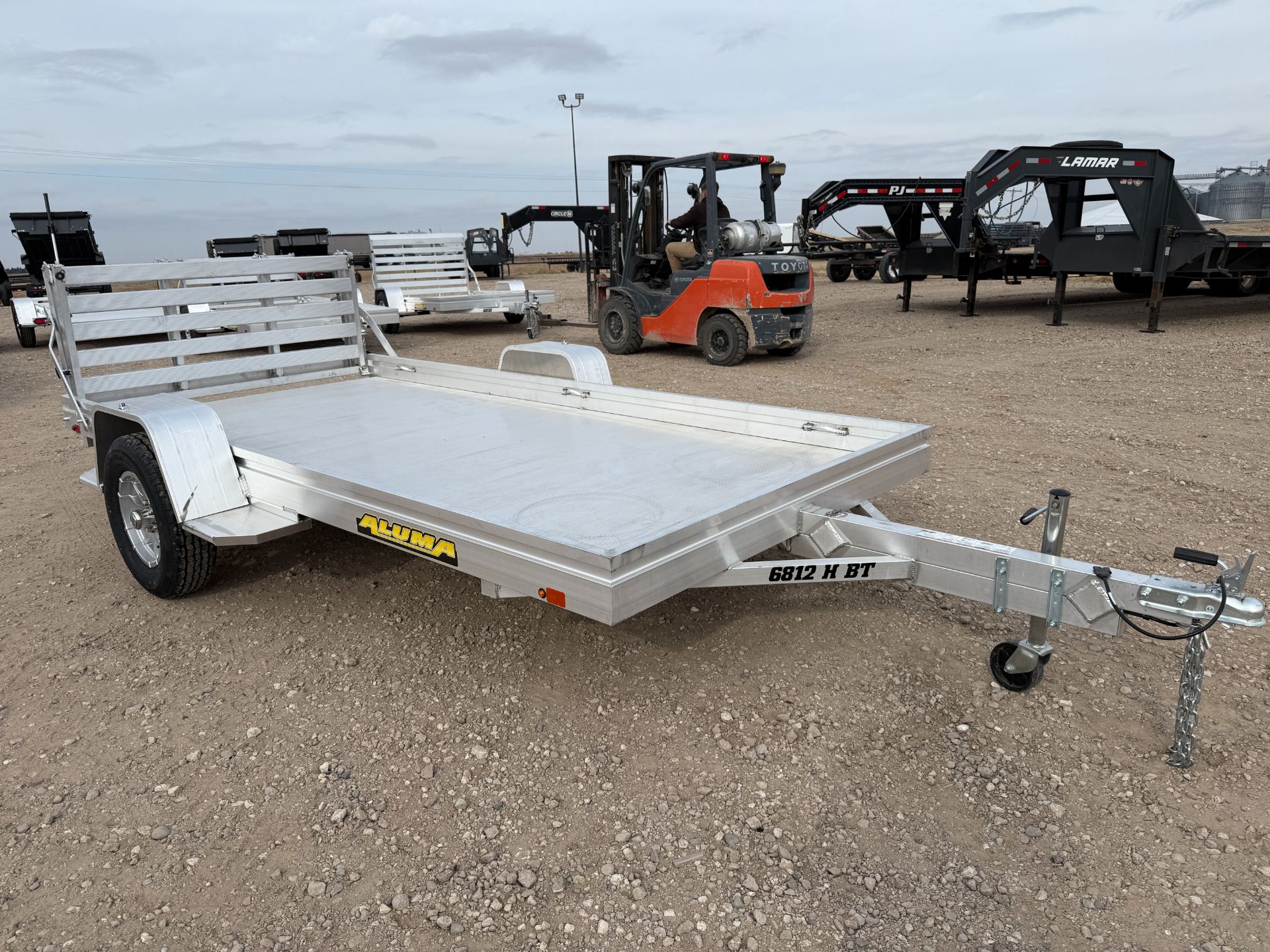 2000 Utility Trailers No Brakes Bi-fold Tailgate 147 in