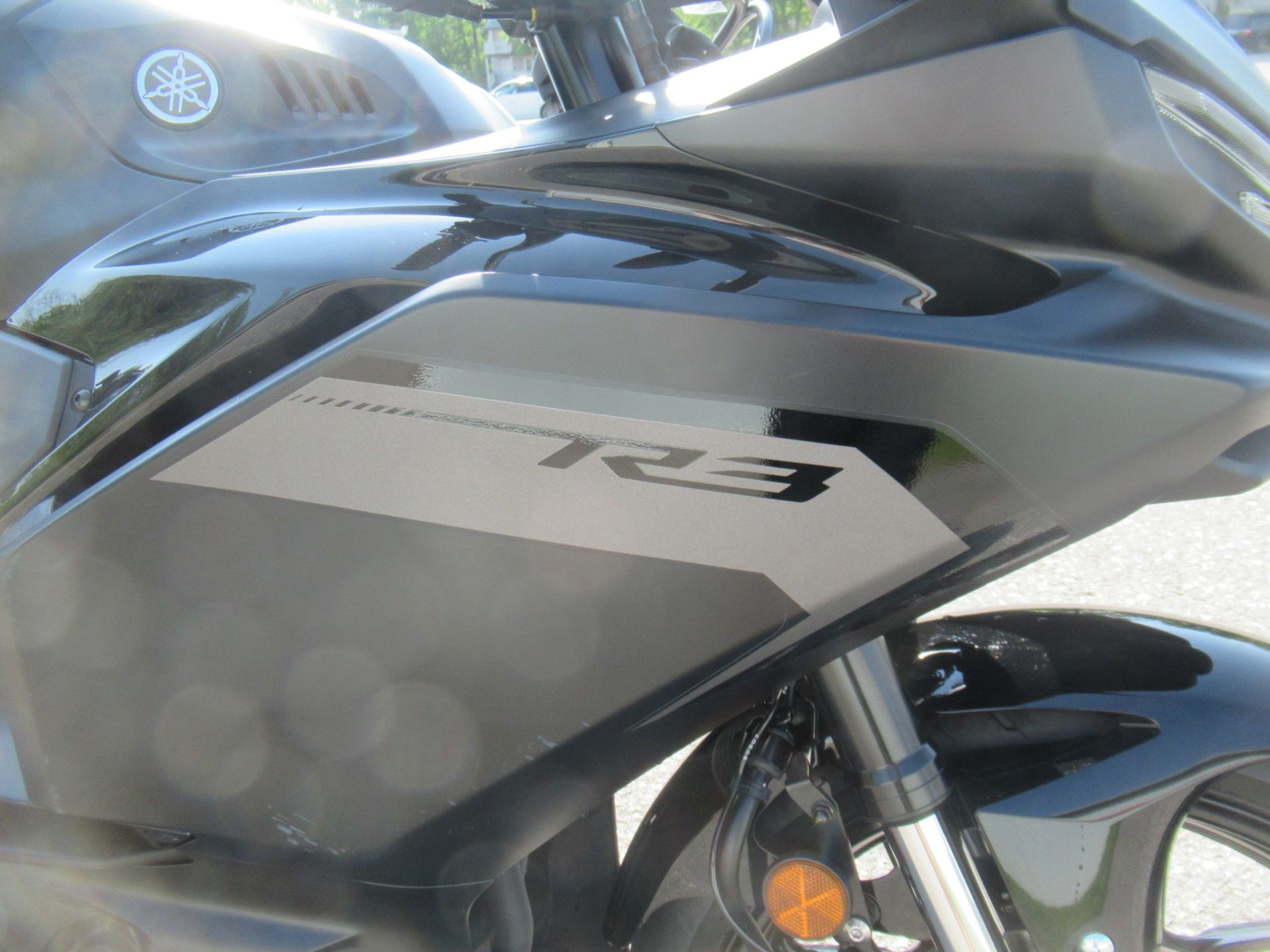 2025 Yamaha YZF-R3 8