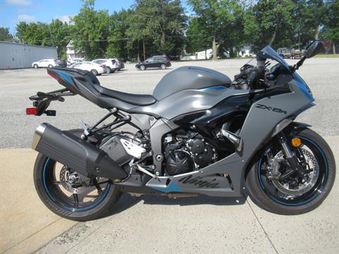 mai 1992 Kawasaki ZX-6 Base - Michener Allen Auctioneering Ltd