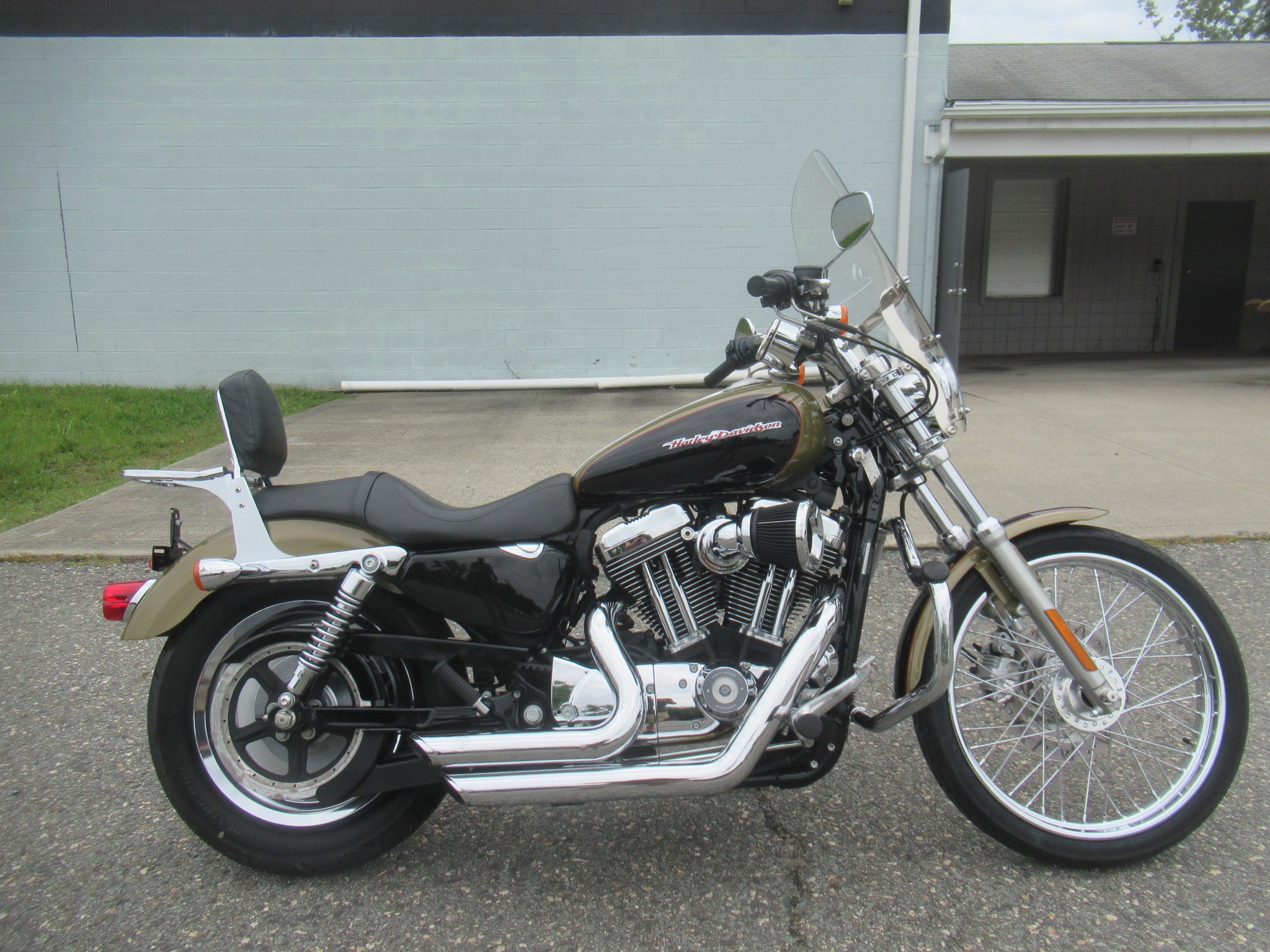 2007 Harley-Davidson Sportster® 1200 Custom 1