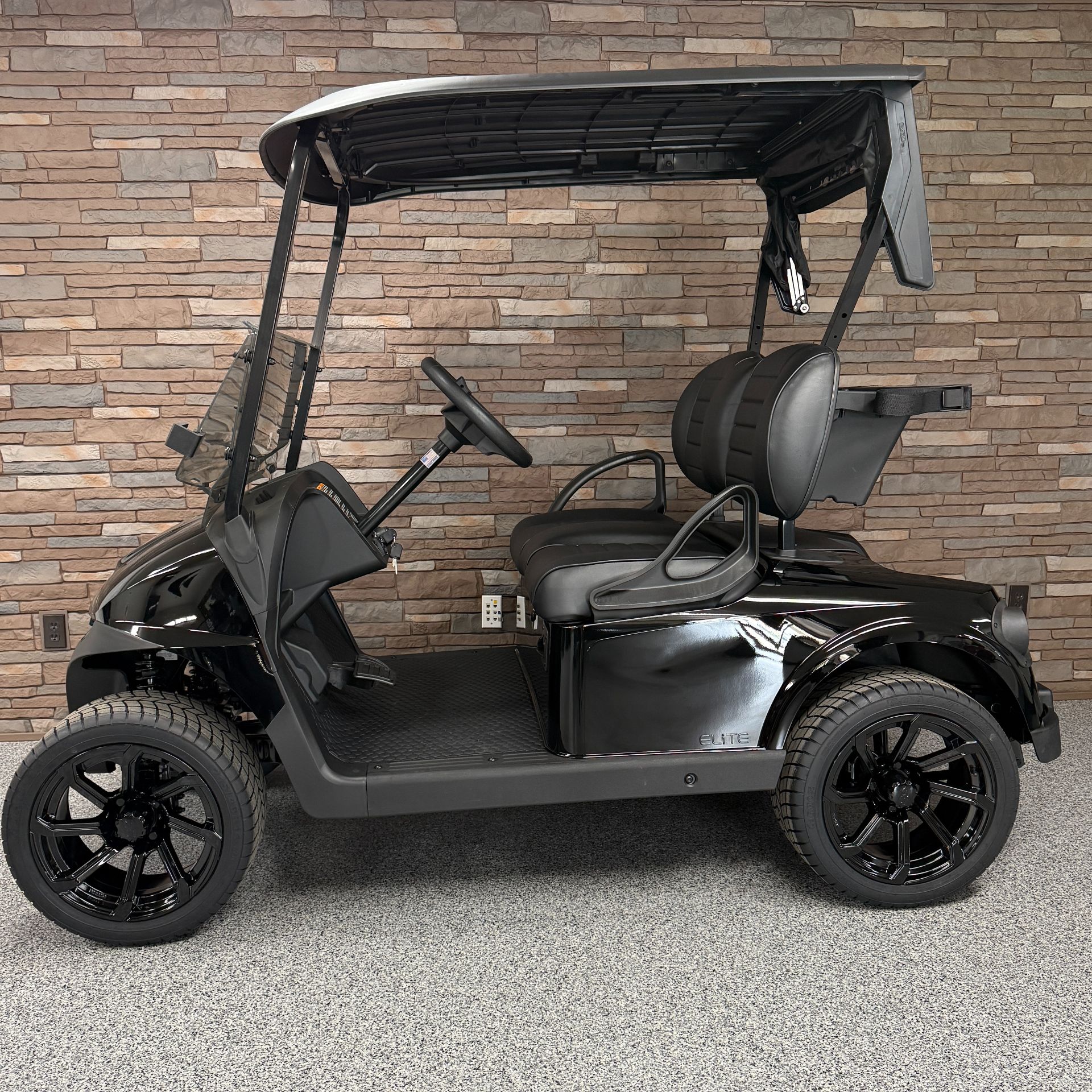 2026 E-Z-GO RXV 2 Freedom ELiTE Lithium in New Hampton, Iowa - Photo 2