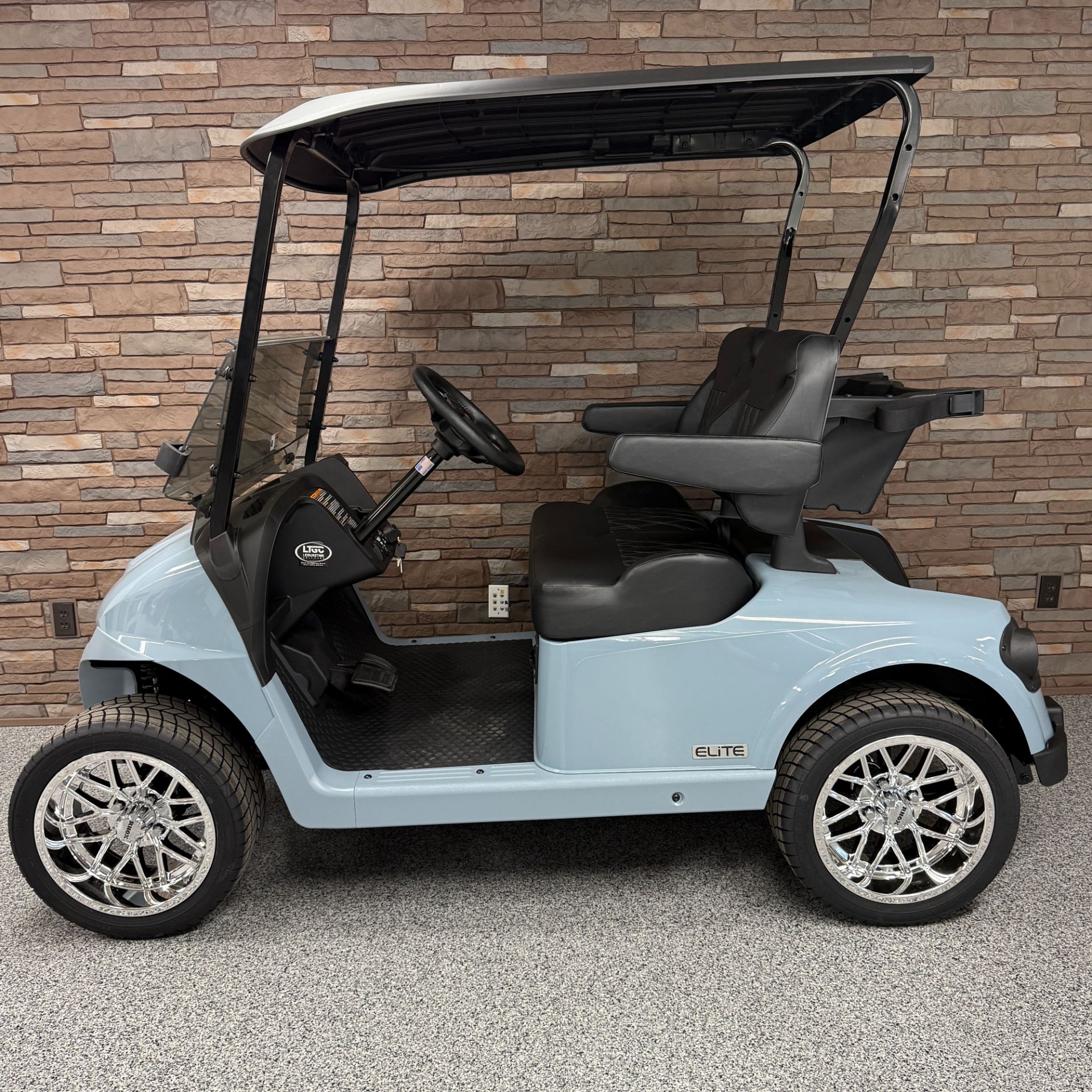 2026 E-Z-GO RXV 2 Freedom ELiTE Lithium in New Hampton, Iowa - Photo 2