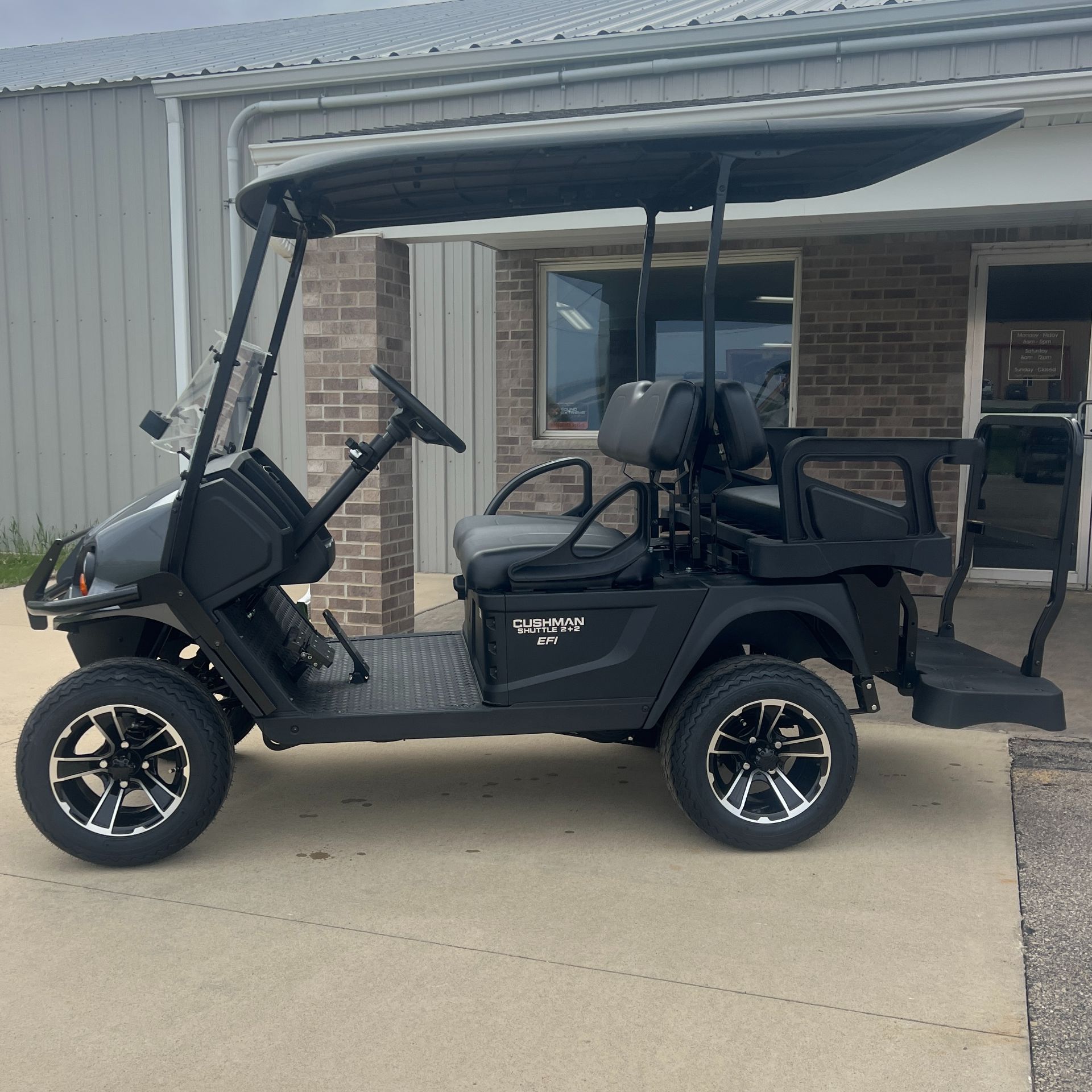 2024 Cushman Shuttle 2+2 EFI Gas in New Hampton, Iowa - Photo 2