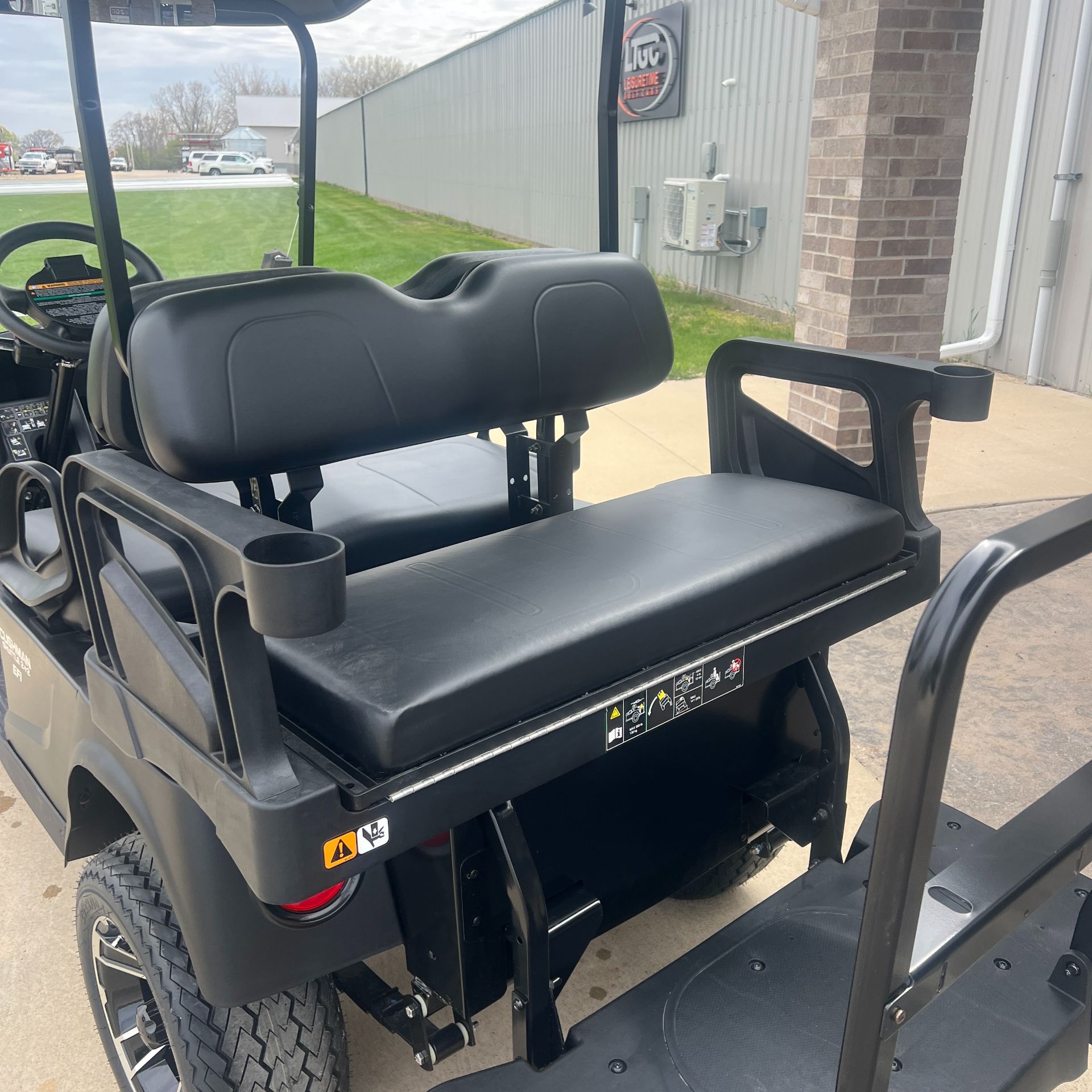 2024 Cushman Shuttle 2+2 EFI Gas in New Hampton, Iowa - Photo 6