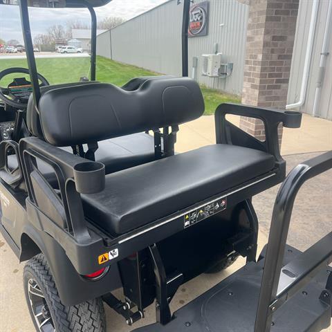 2024 Cushman Shuttle 2+2 EFI Gas in New Hampton, Iowa - Photo 6