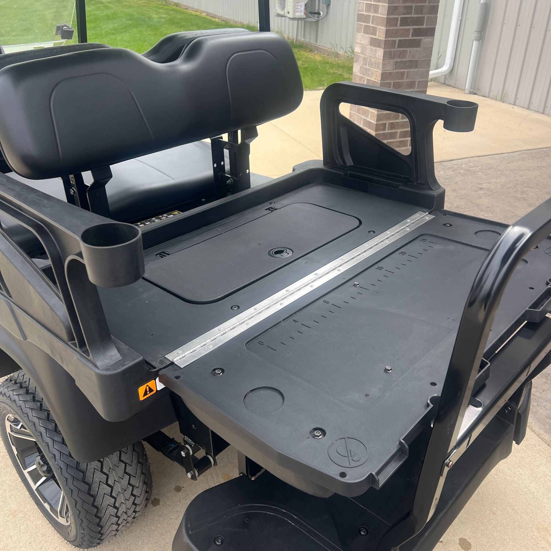 2024 Cushman Shuttle 2+2 EFI Gas in New Hampton, Iowa - Photo 7