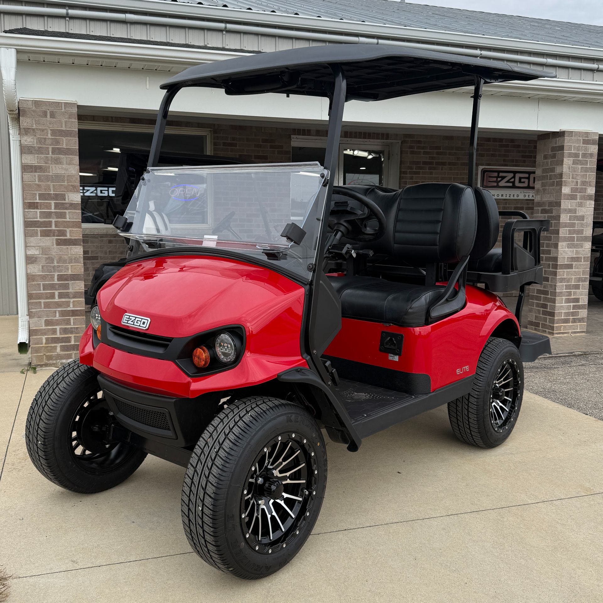 2023 E-Z-GO Express S4 ELiTE in New Hampton, Iowa - Photo 1