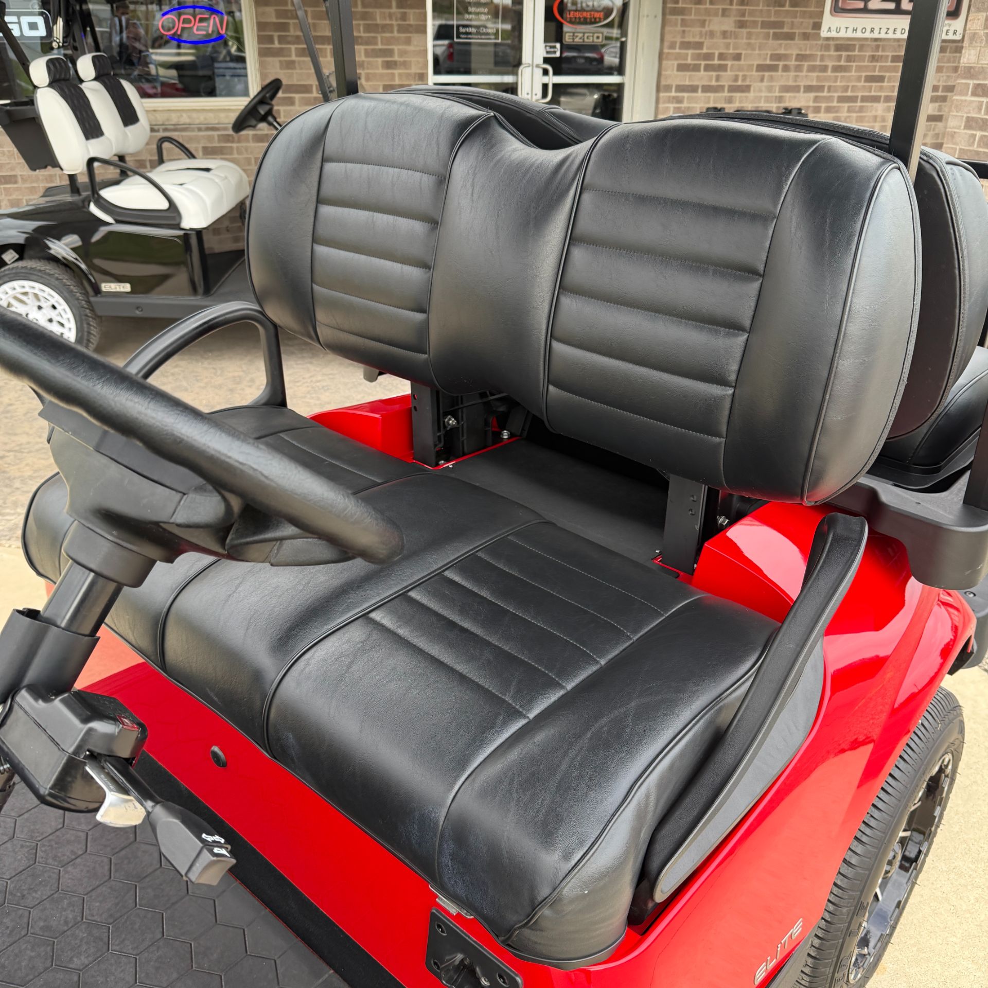 2023 E-Z-GO Express S4 ELiTE in New Hampton, Iowa - Photo 5