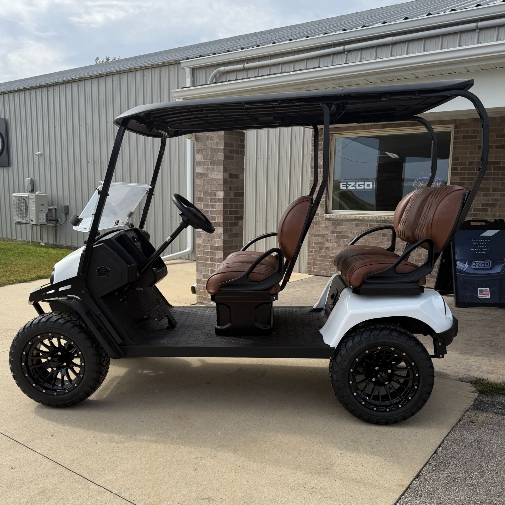 2026 E-Z-GO Liberty Explorer ELiTE Lithium in New Hampton, Iowa - Photo 2