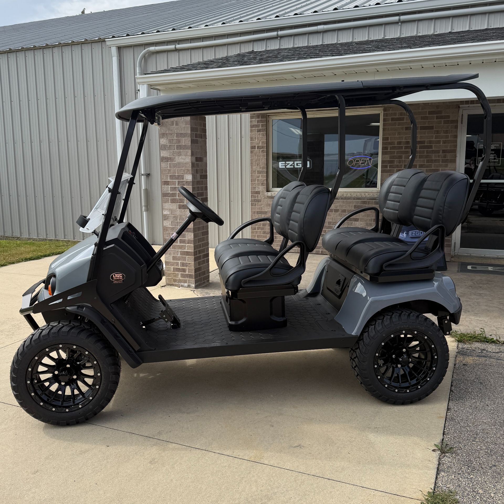 2026 E-Z-GO Liberty Explorer ELiTE Lithium in New Hampton, Iowa - Photo 2