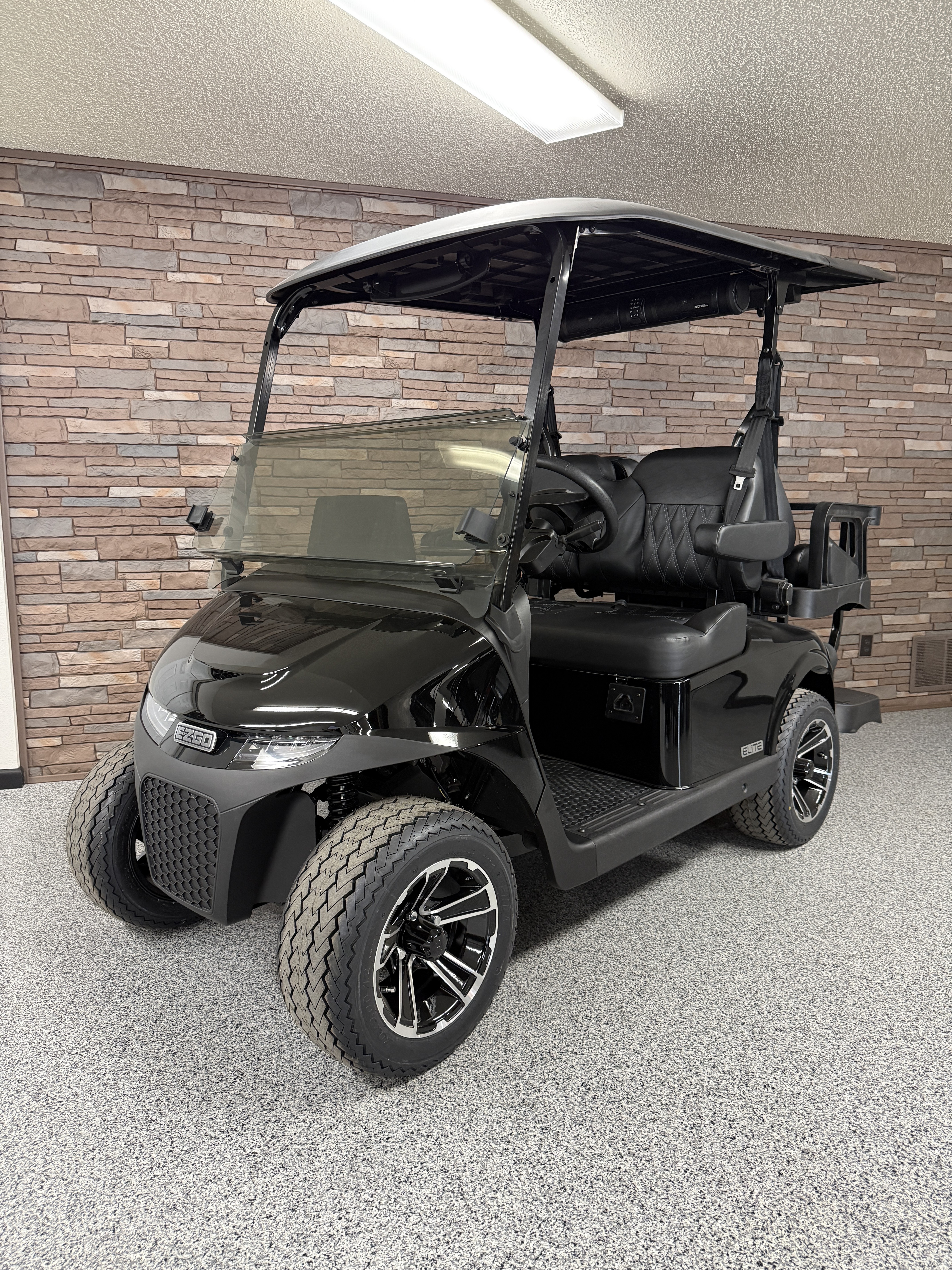 2026 E-Z-GO RXV 4 Touring STL ELiTE Lithium in New Hampton, Iowa - Photo 2