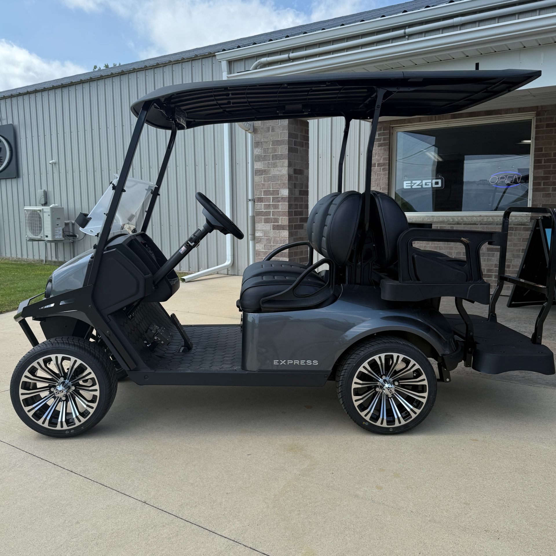 2026 E-Z-GO Express 4 Cruiser 13.5 Gas in New Hampton, Iowa - Photo 2