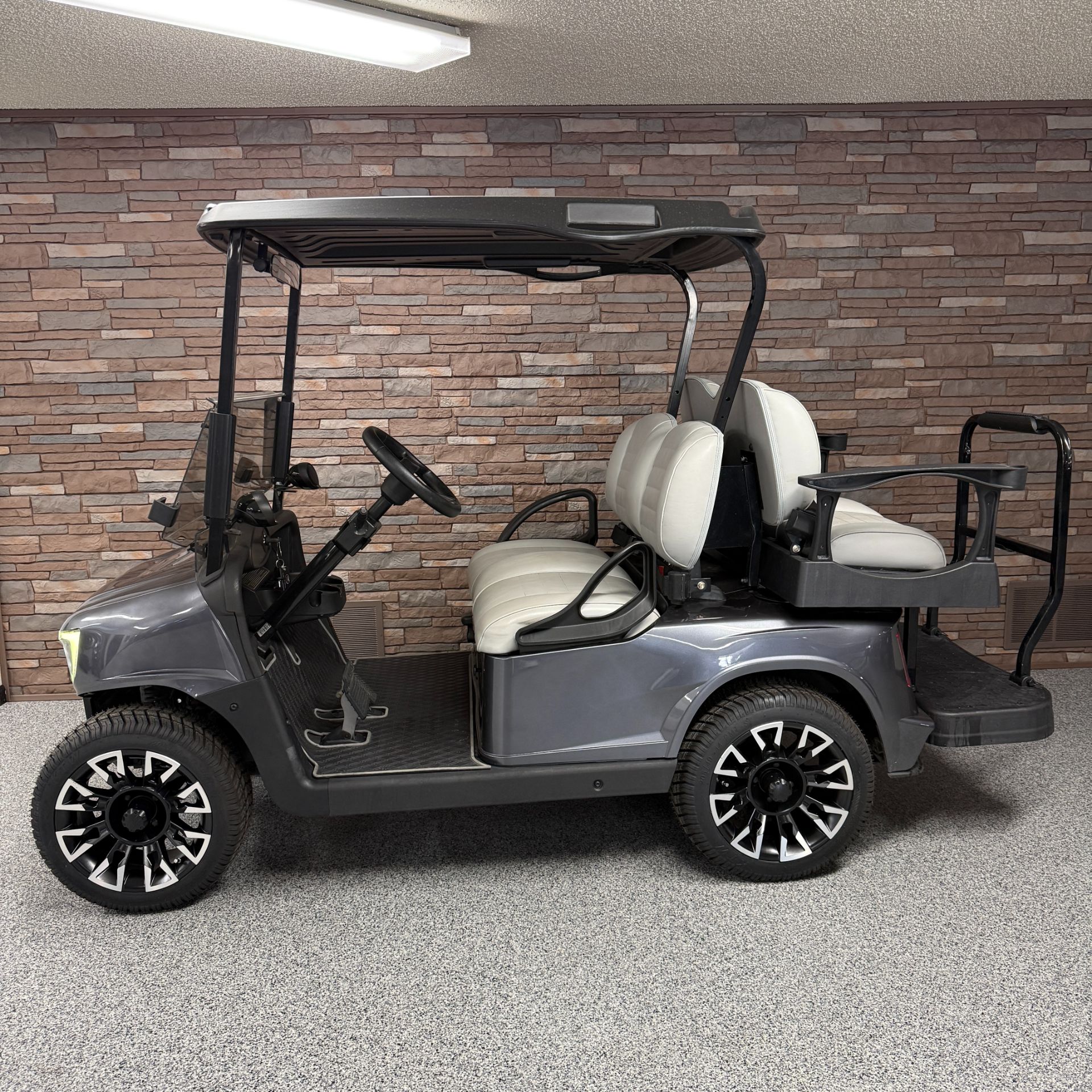 2009 E-Z-GO RXV in New Hampton, Iowa - Photo 3