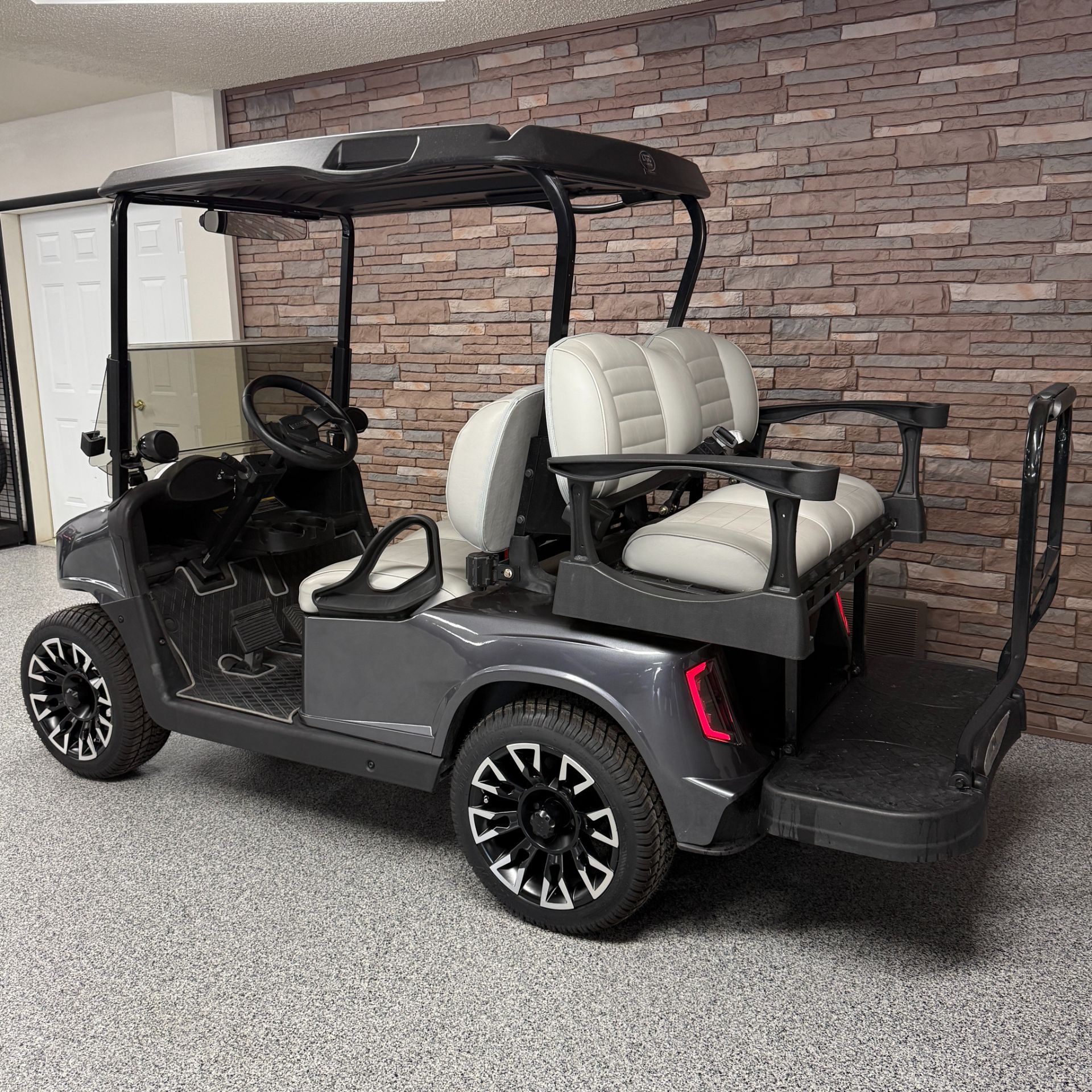 2009 E-Z-GO RXV in New Hampton, Iowa - Photo 4