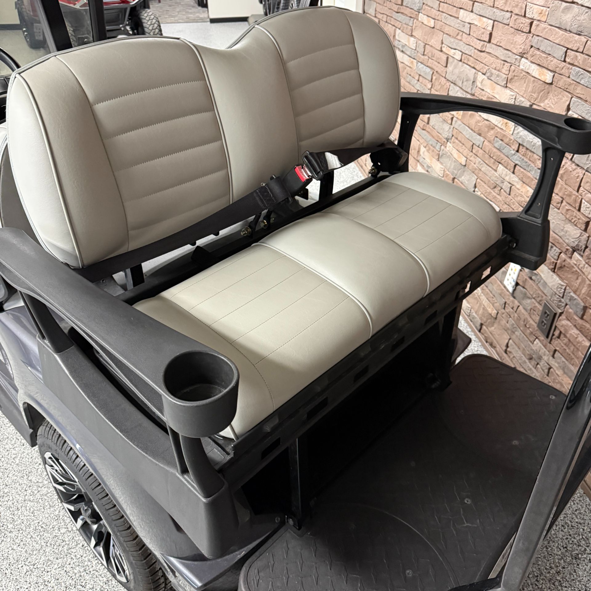 2009 E-Z-GO RXV in New Hampton, Iowa - Photo 9