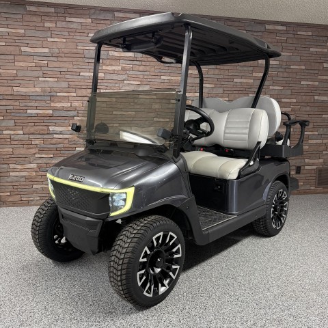 2009 E-Z-GO RXV in New Hampton, Iowa - Photo 2