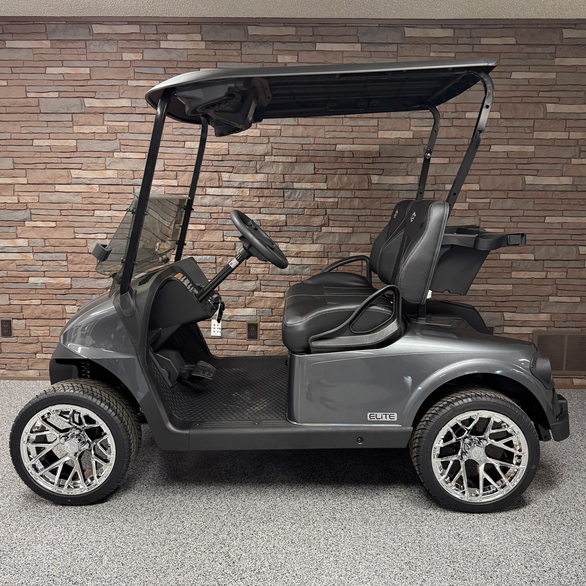 2026 E-Z-GO RXV 2 Freedom EX1 Gas in New Hampton, Iowa - Photo 2