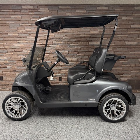 2026 E-Z-GO RXV 2 Freedom EX1 Gas in New Hampton, Iowa - Photo 2