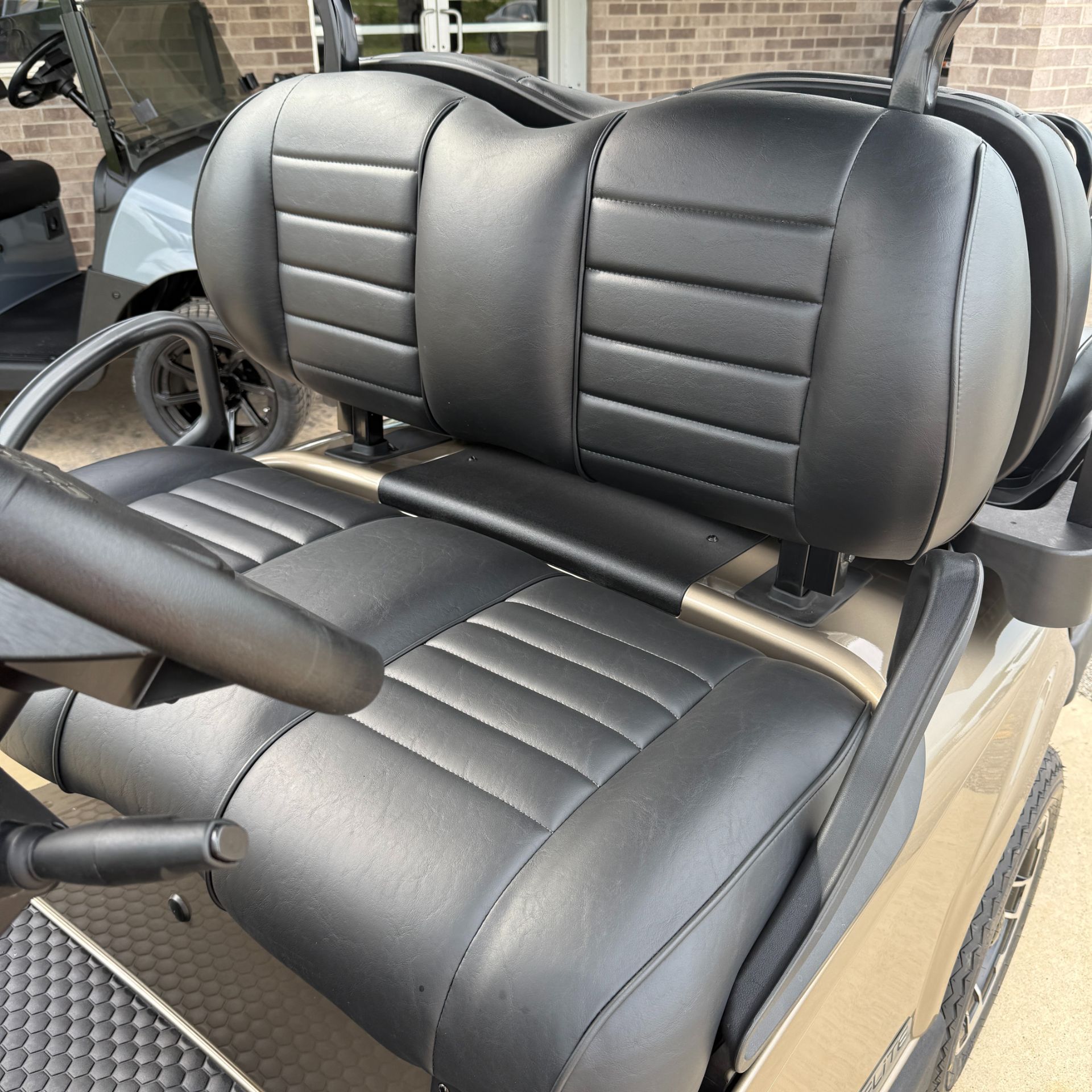 2026 E-Z-GO RXV 4 Touring ST ELiTE Lithium in New Hampton, Iowa - Photo 5