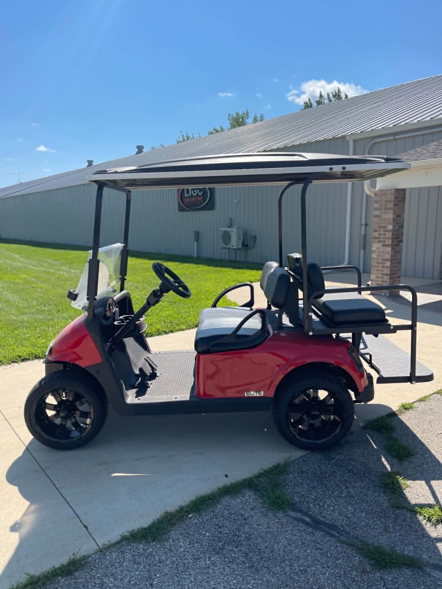 2021 EZGO RXV photo 2