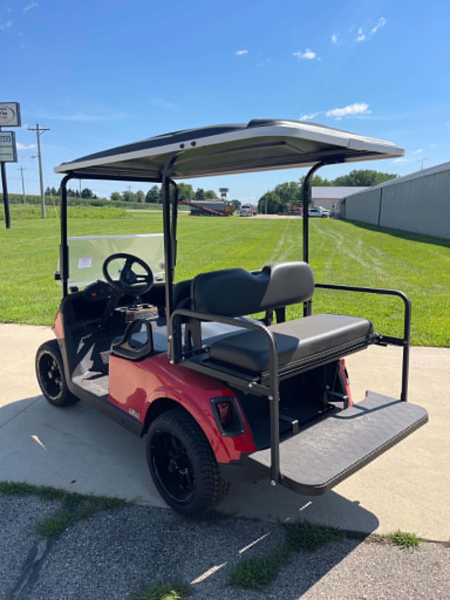 2021 EZGO RXV photo 3