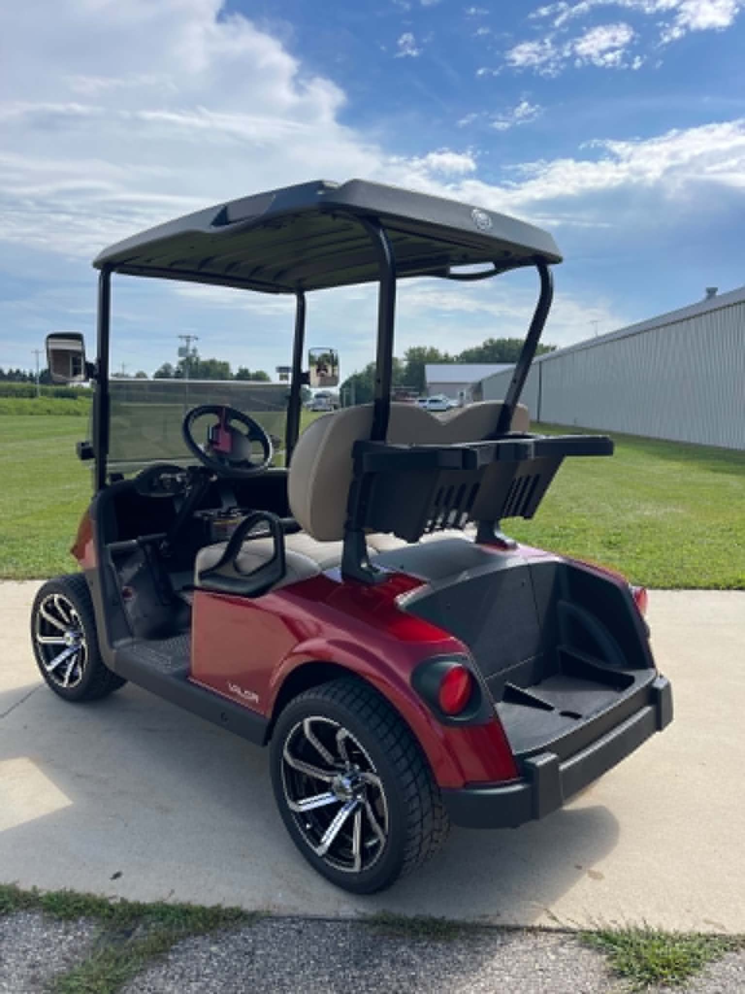 2023 EZGO Valor photo 3
