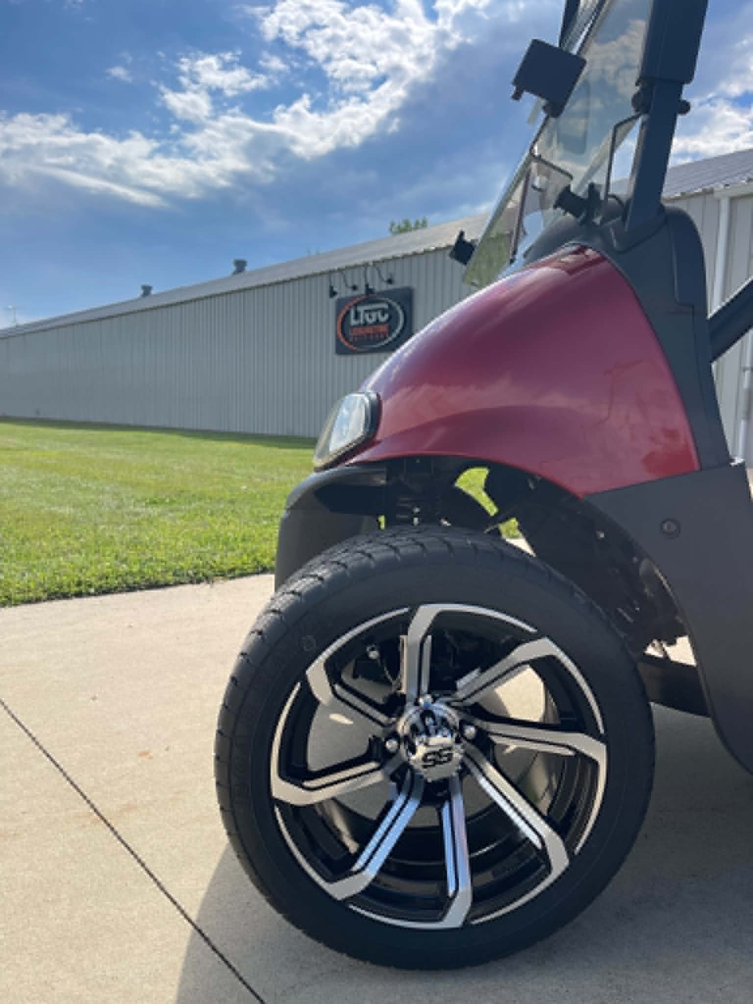 2023 EZGO Valor photo 9