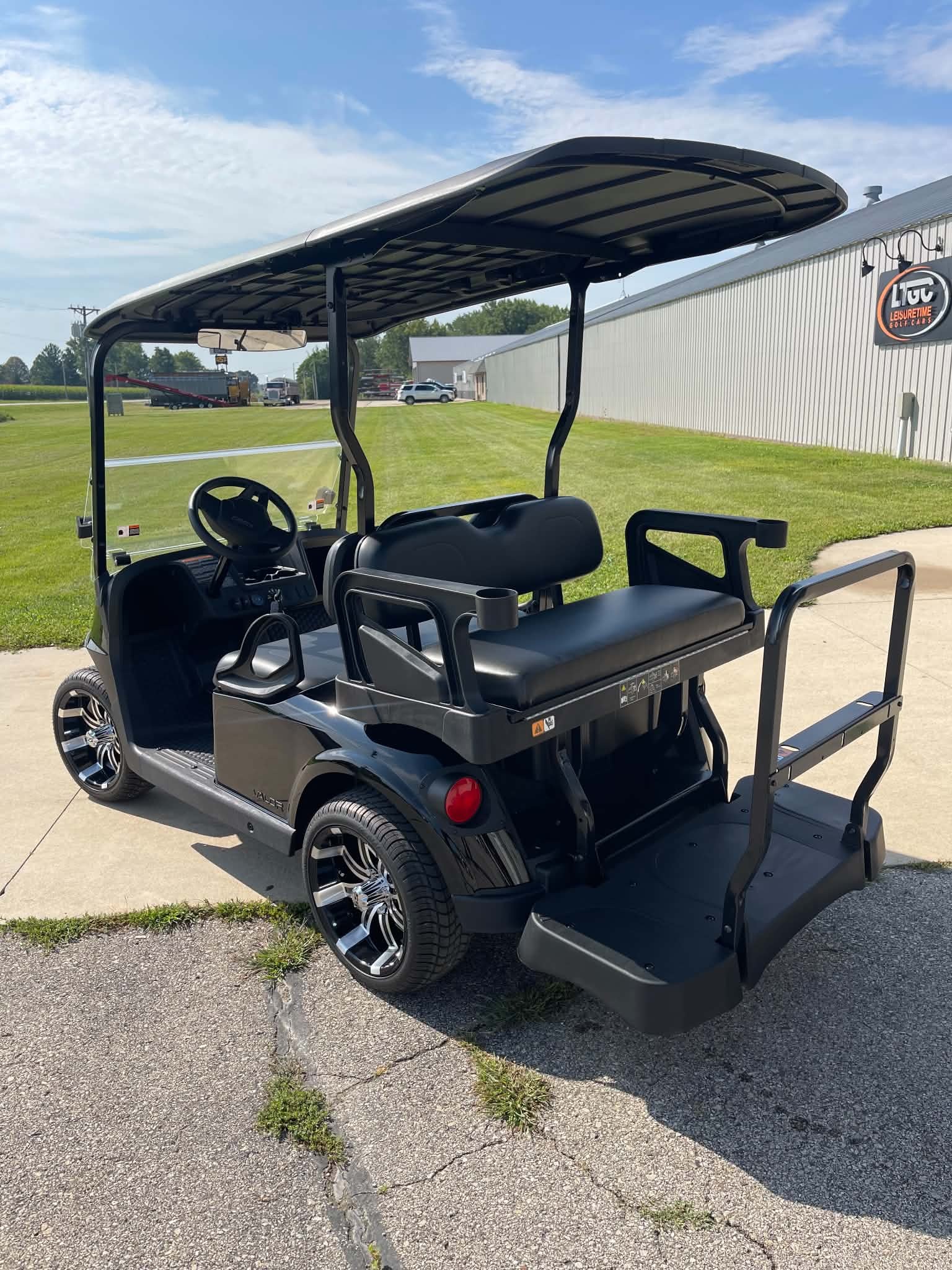 2026 EZGO RXV photo 3
