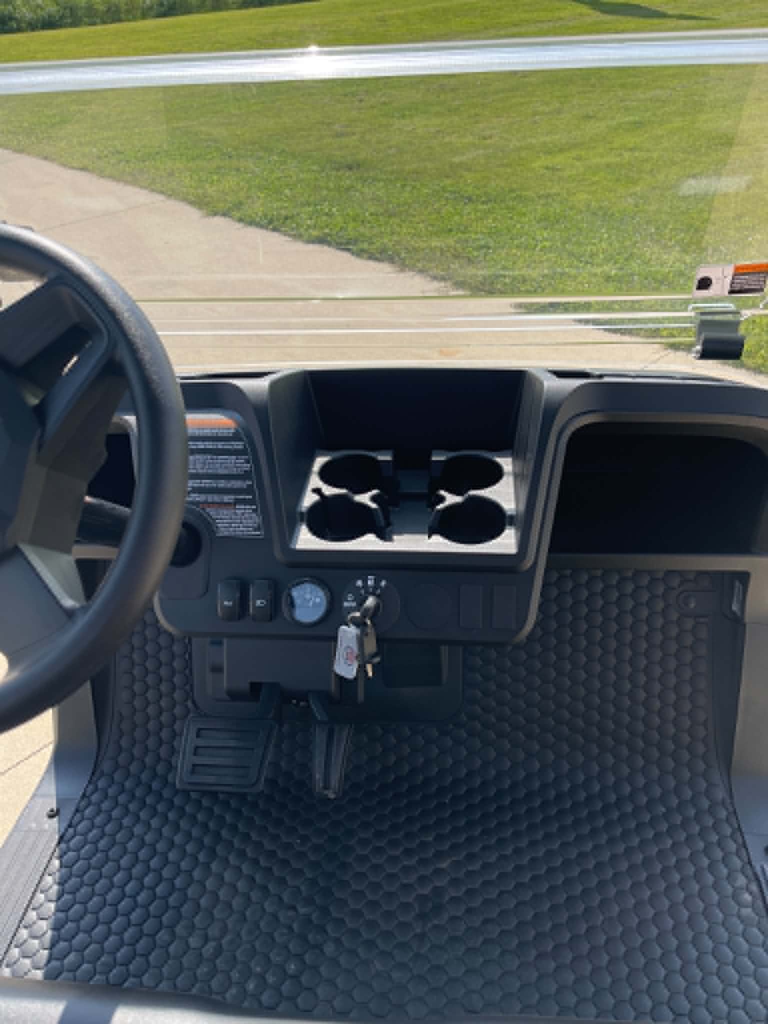 2026 EZGO RXV photo 8