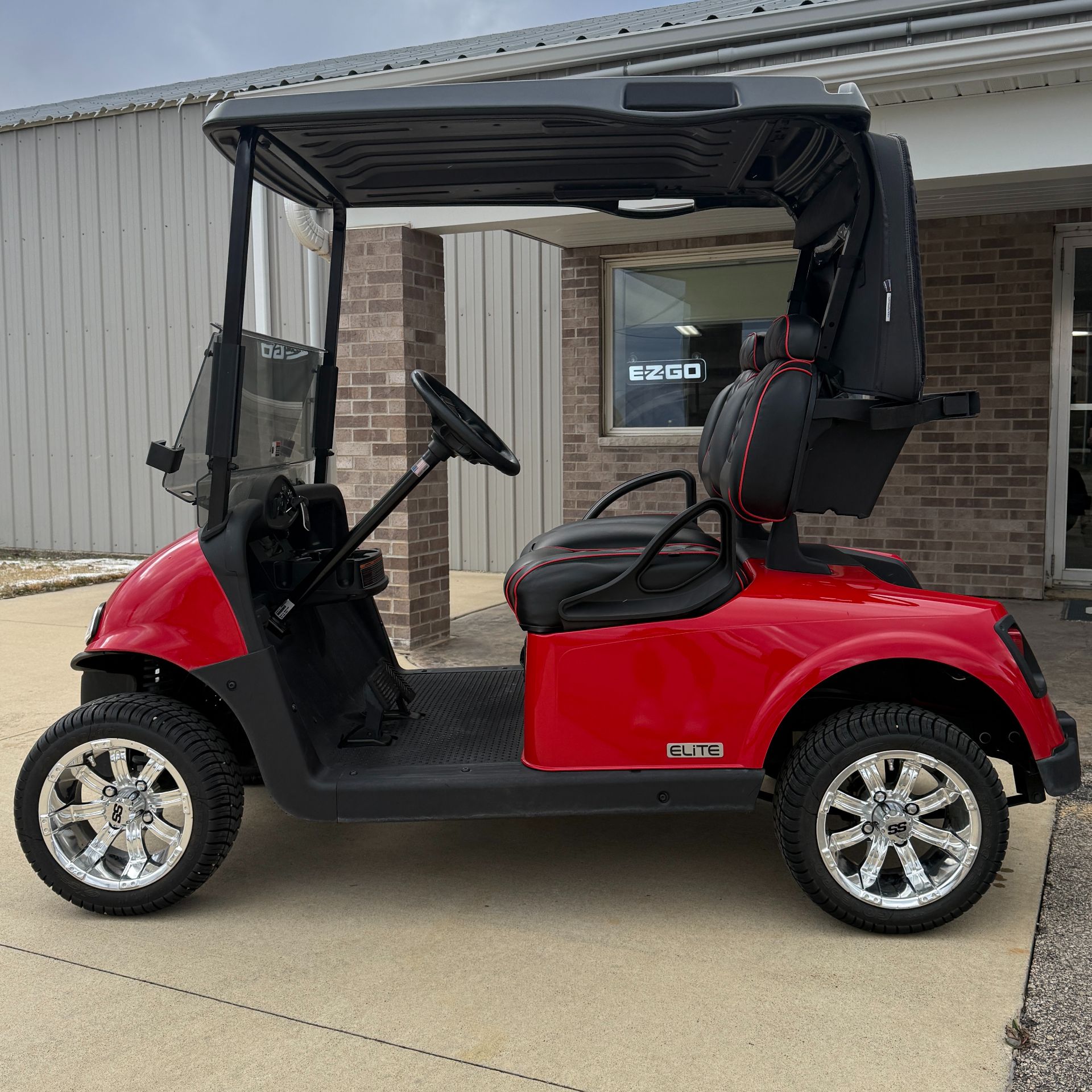 2021 E-Z-GO Freedom RXV ELiTE 2.0 in New Hampton, Iowa - Photo 2